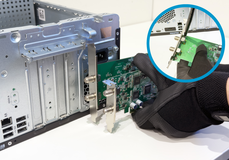 内蔵型 マルチ TV チューナー搭載 4ch 同時に視聴・録画できる TV