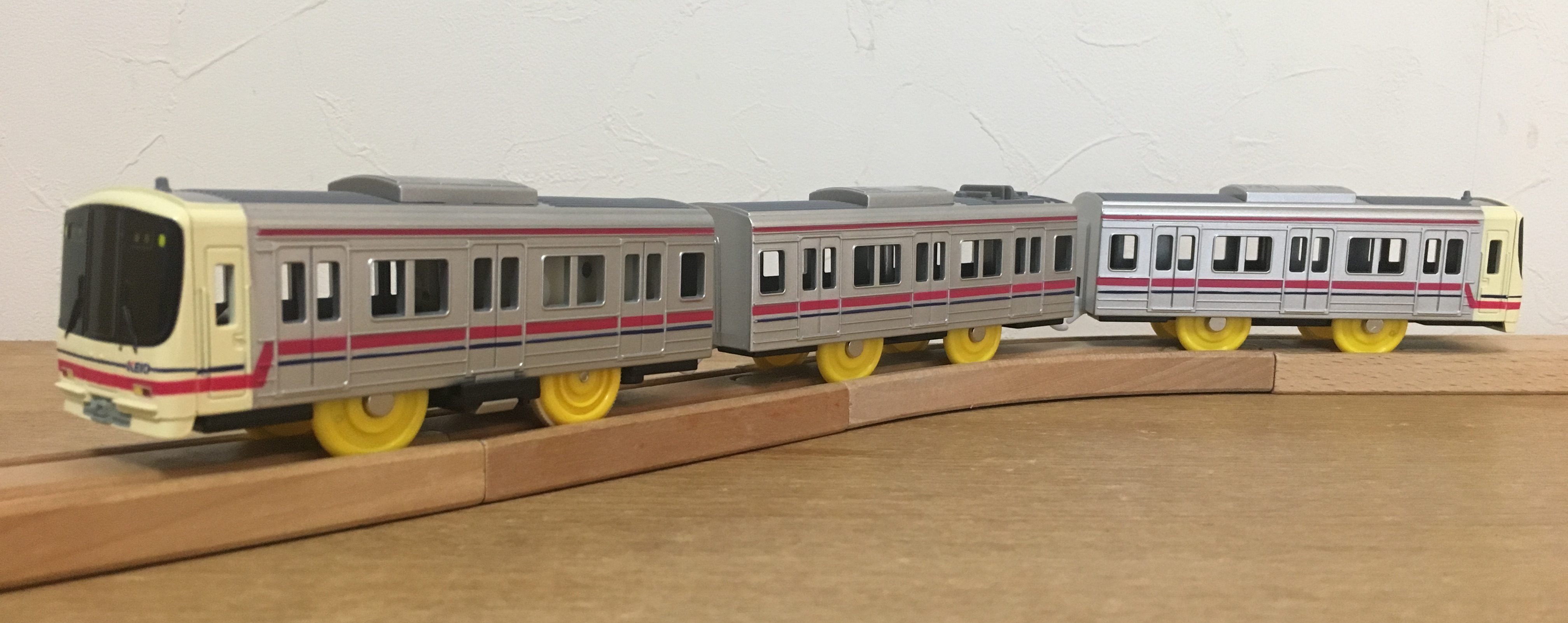 レビュー】プラレール 京王電鉄8000系 - プラテツ