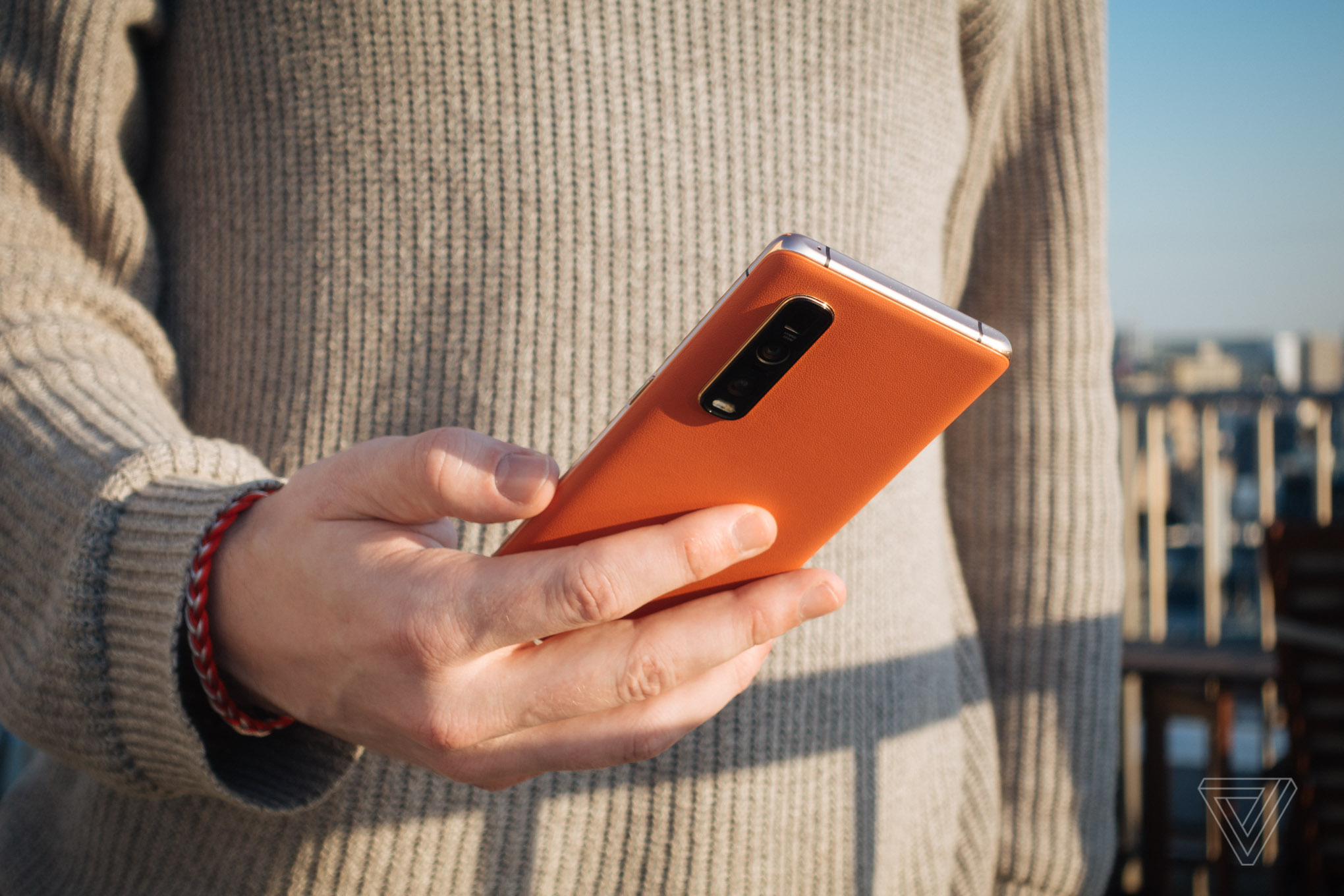 Oppo Find X2 Pro: 120Hz 1440p screen, periscope camera, orange