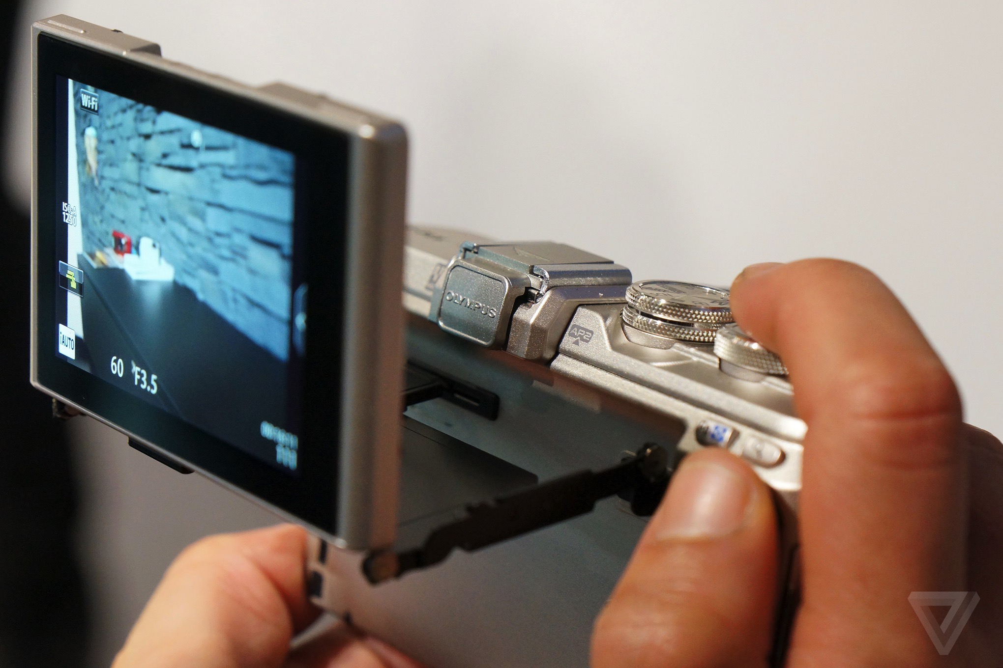 Olympus' E-PL8 camera is a lot less wonderful than it looks | The