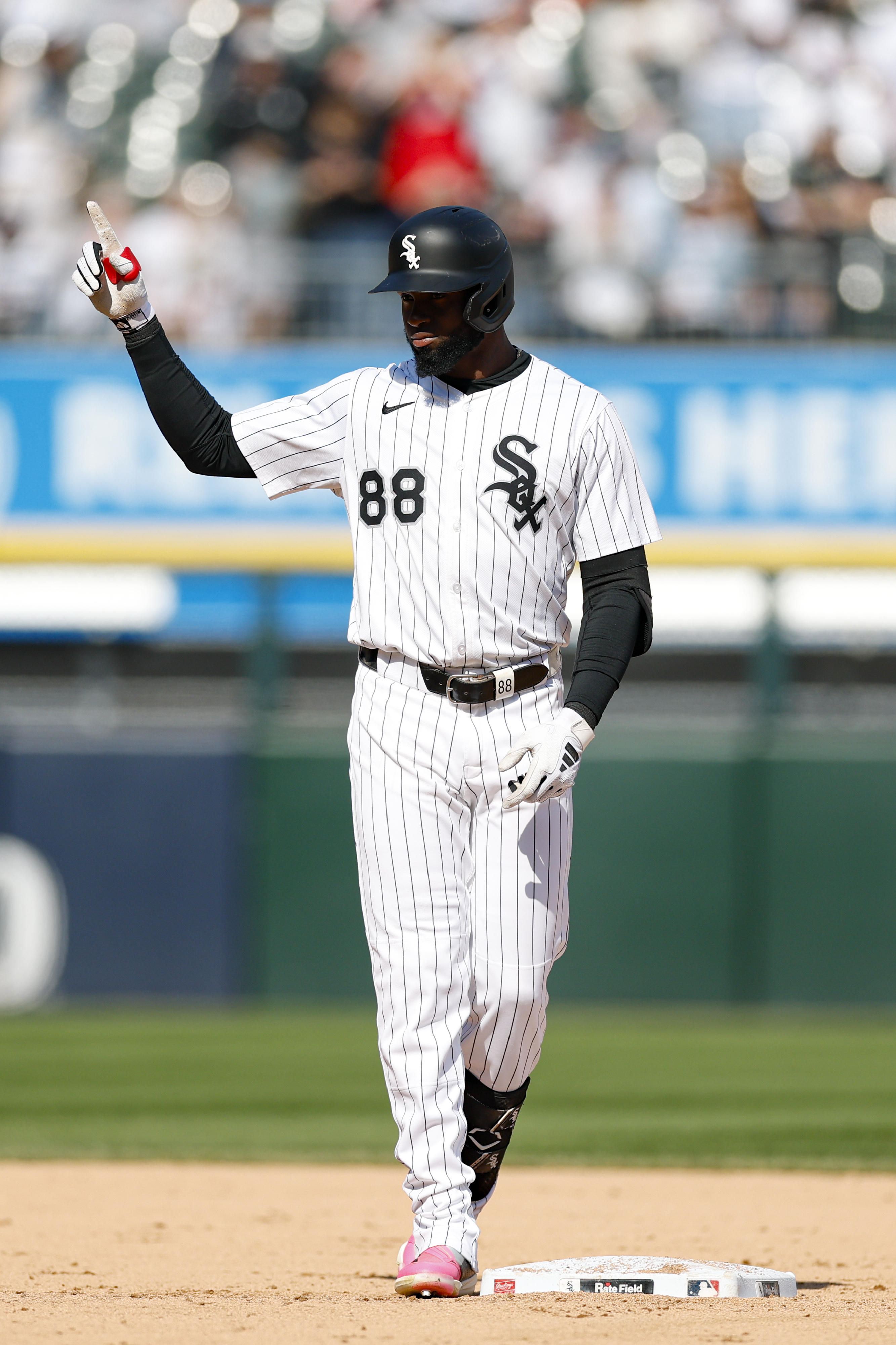 Chicago White Sox Scores & Standings: Luis Robert Jr. has three