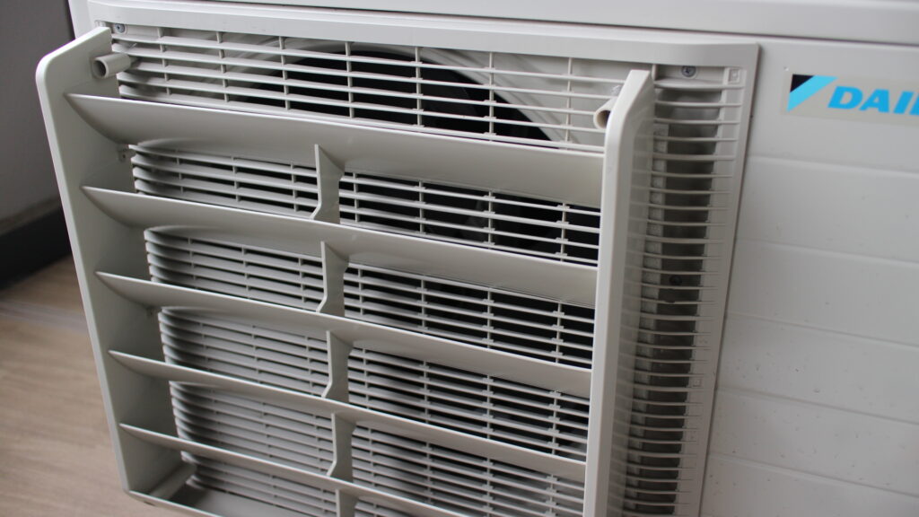 もっと早く取り付ければ良かった！ーエアコン室外機ルーバーのレビュー