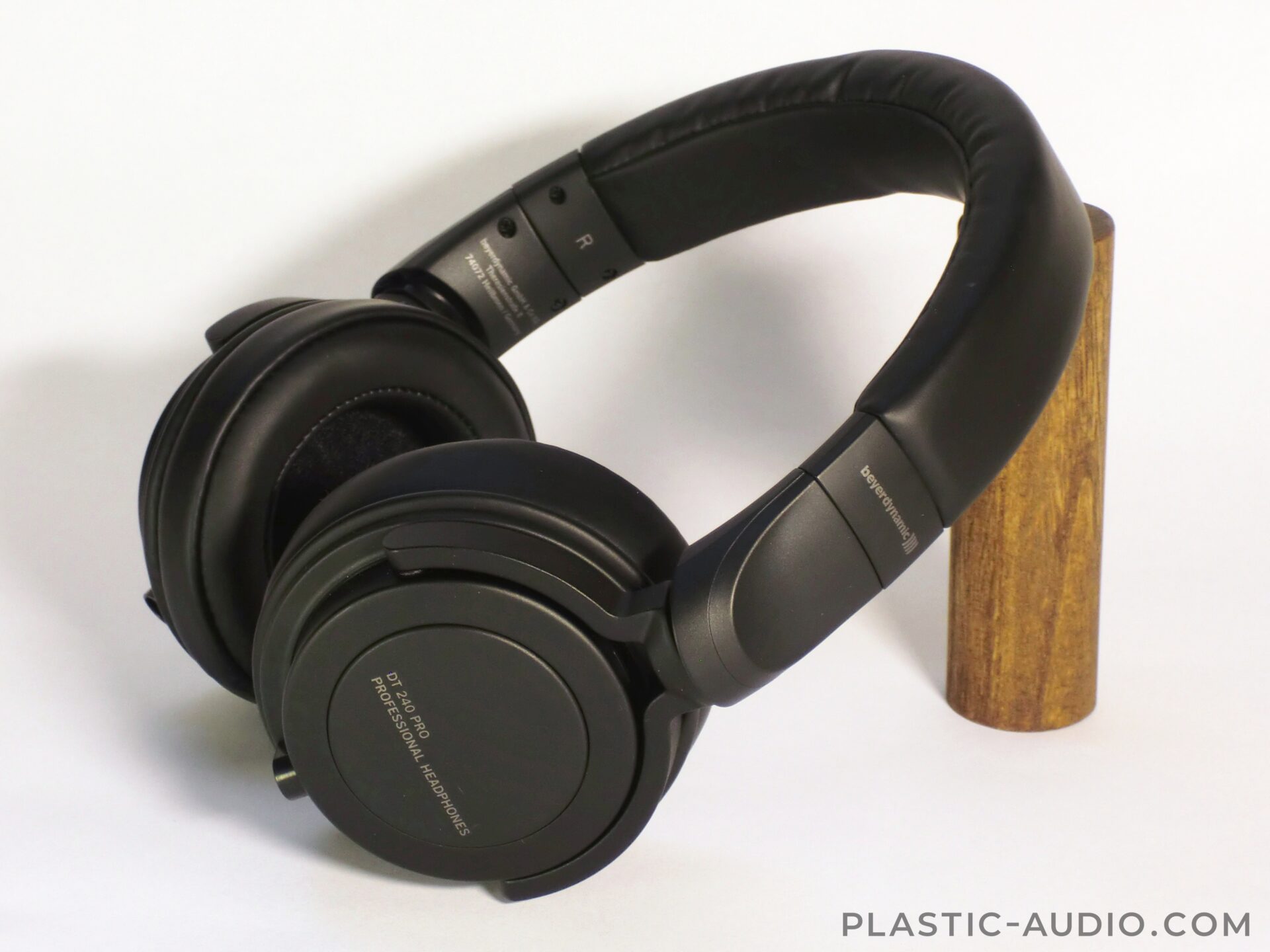 beyerdynamic DT 240 PROのレビュー：聴きやすくあっさりした音