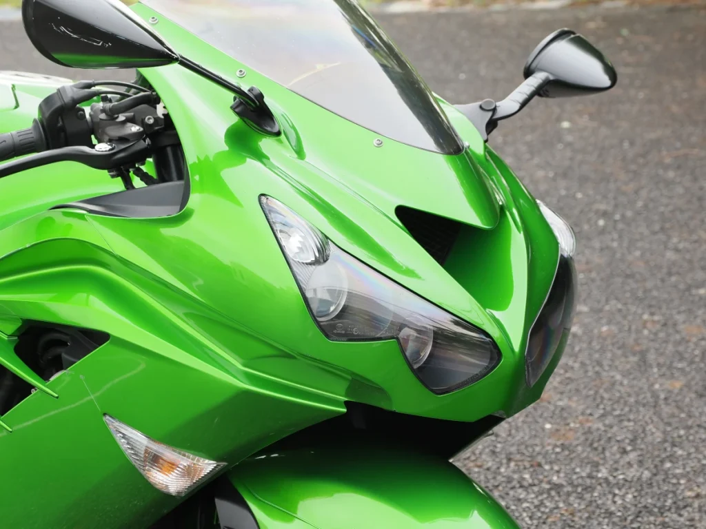 KAWASAKI ZZR1400深度評測，看似兇猛的六眼魔神，竟是頭溫柔巨獸