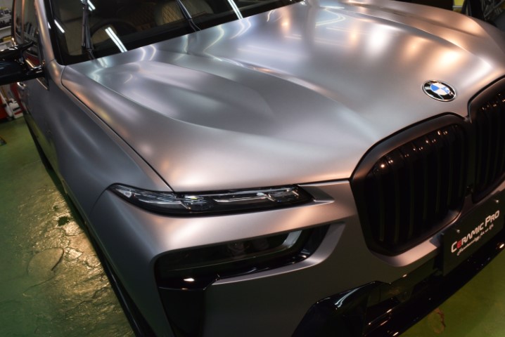 BMW・X7 M60i フローズン・ピュア・グレー（マットシルバー