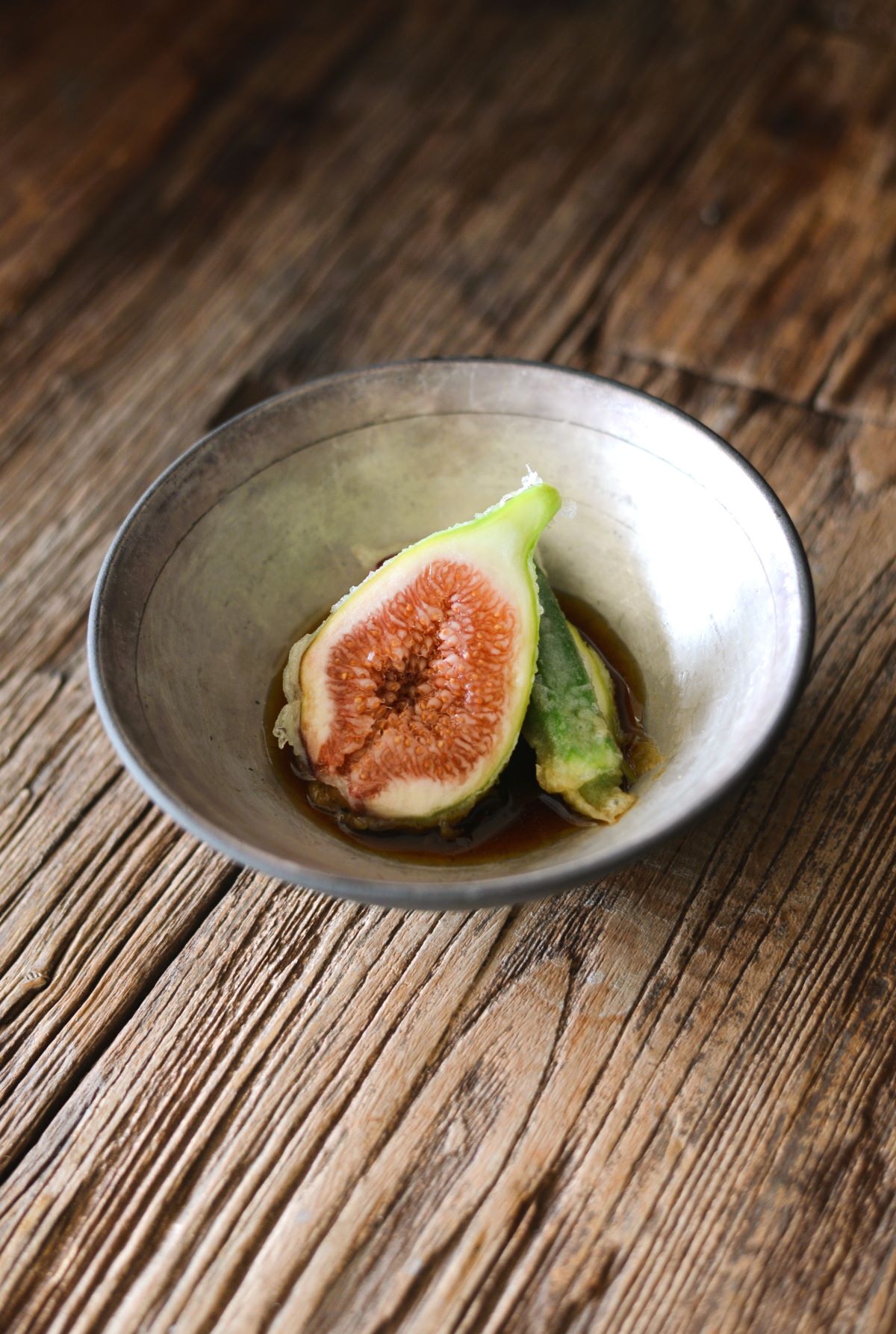 鉢・ボウル :: 15cm-21cm 中鉢・ボウルM :: 黒土銀彩 5寸鉢 - マルミツ