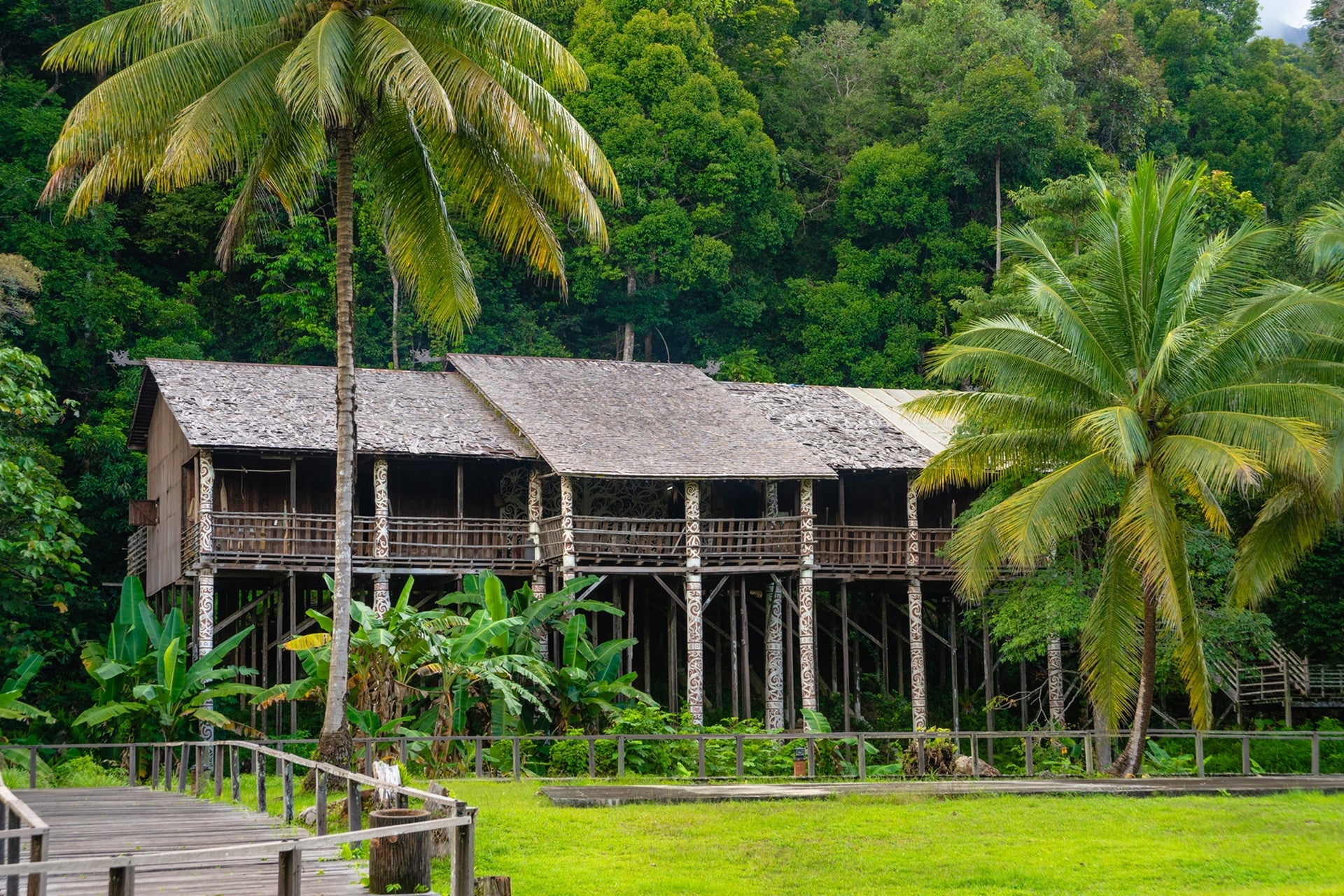 ボルネオ島クチン発/2名様分費用】ボルネオ先住民族の伝統舞踊も満喫