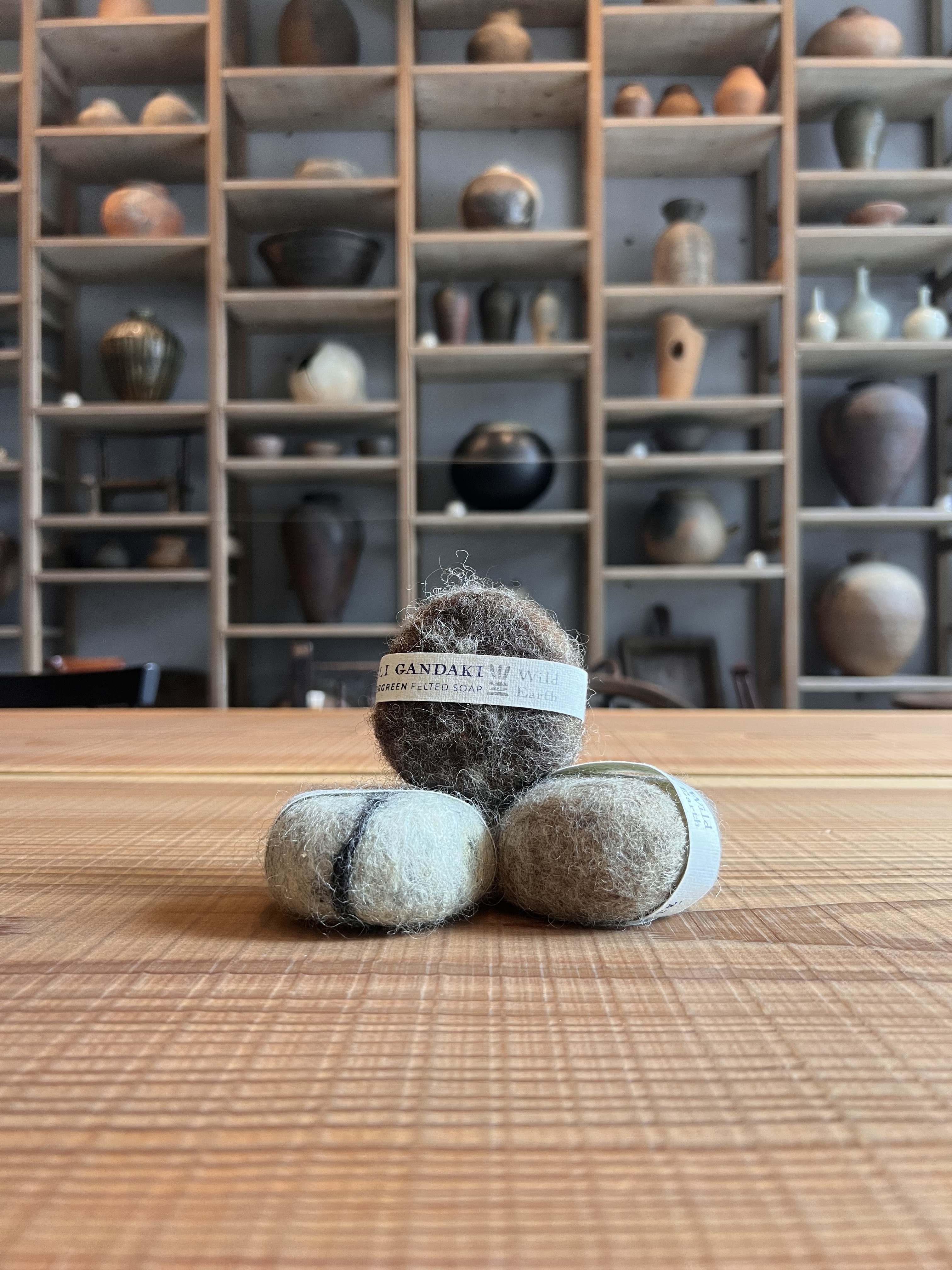 天空のフェルトソープ ― ヒマラヤの87種ハーブで磨く絹肌（フェルト