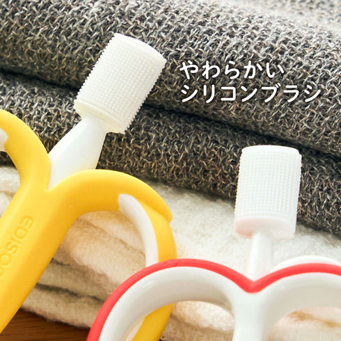 はじめて使う歯ブラシ リンゴ 噛んでも痛くないシリコン製の歯ブラシ