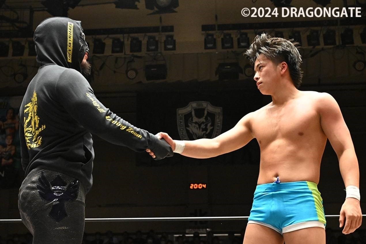 ドラゴンゲート】“期待の新人”加藤帆希がデビュー戦直後に、衝撃の極悪