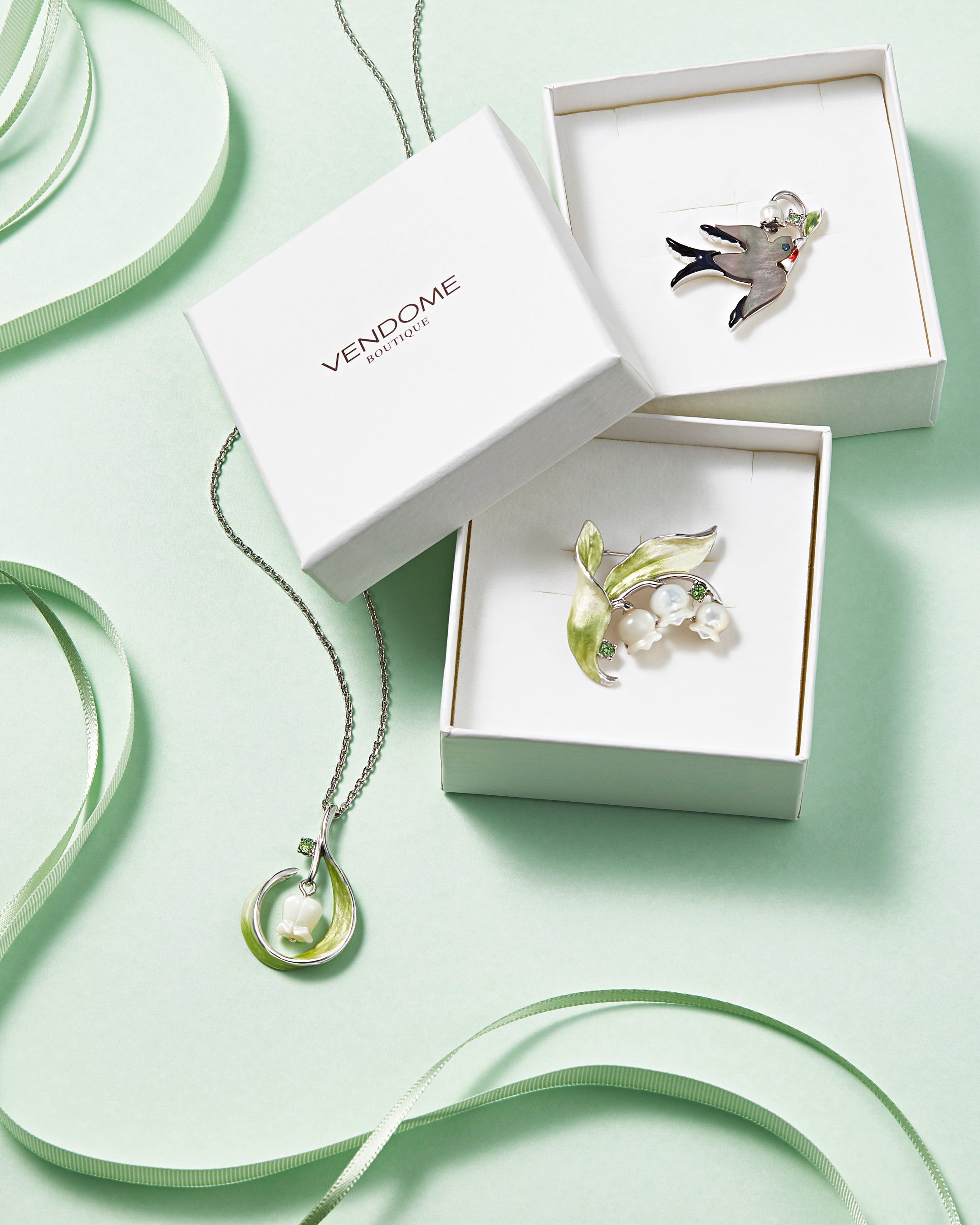 ヴァンドームブティック】幸せを運ぶ可憐な花「すずらん」モチーフの