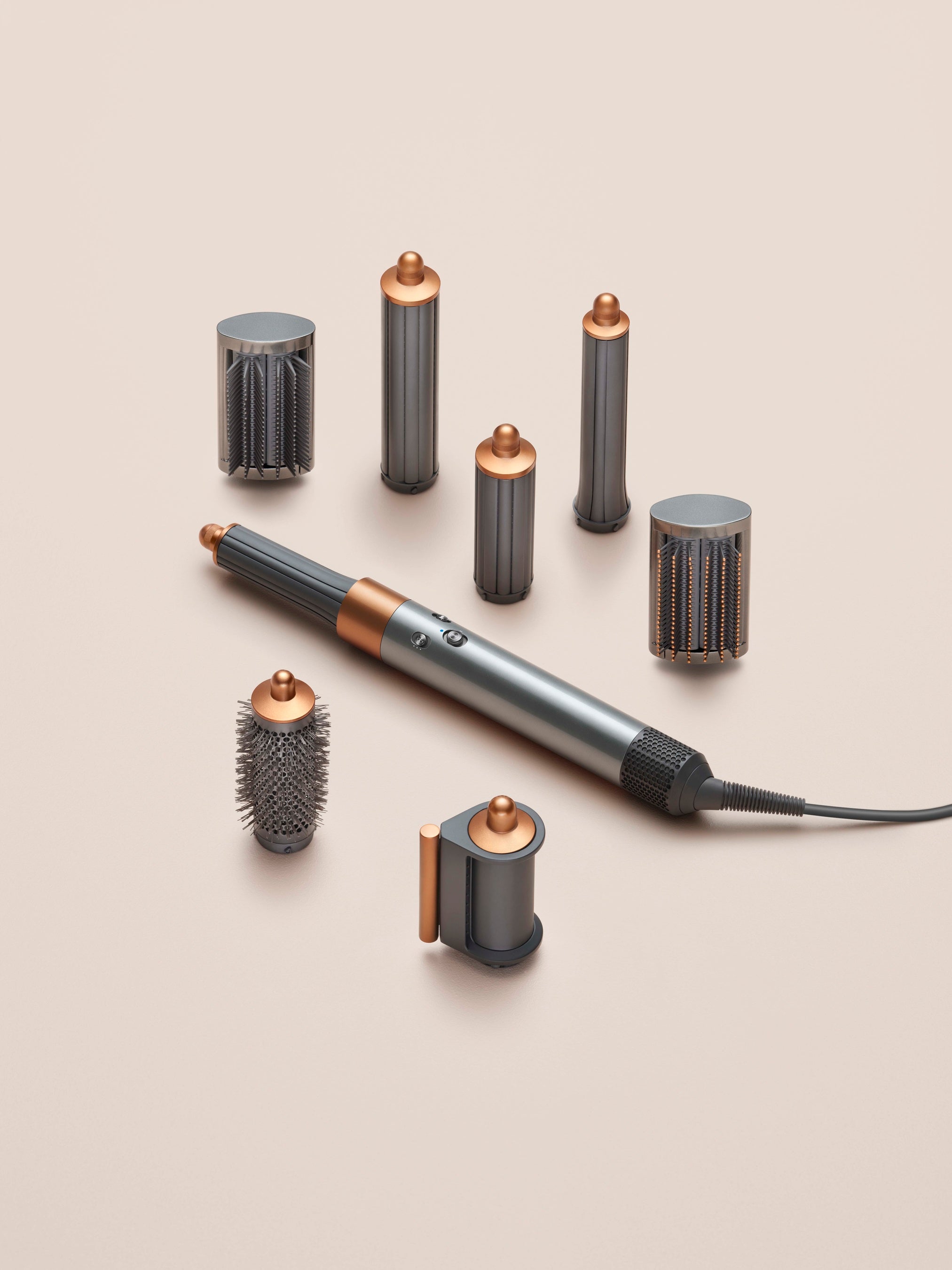 ヘアサイエンスに基き再設計したアタッチメント搭載のDyson Airwrap