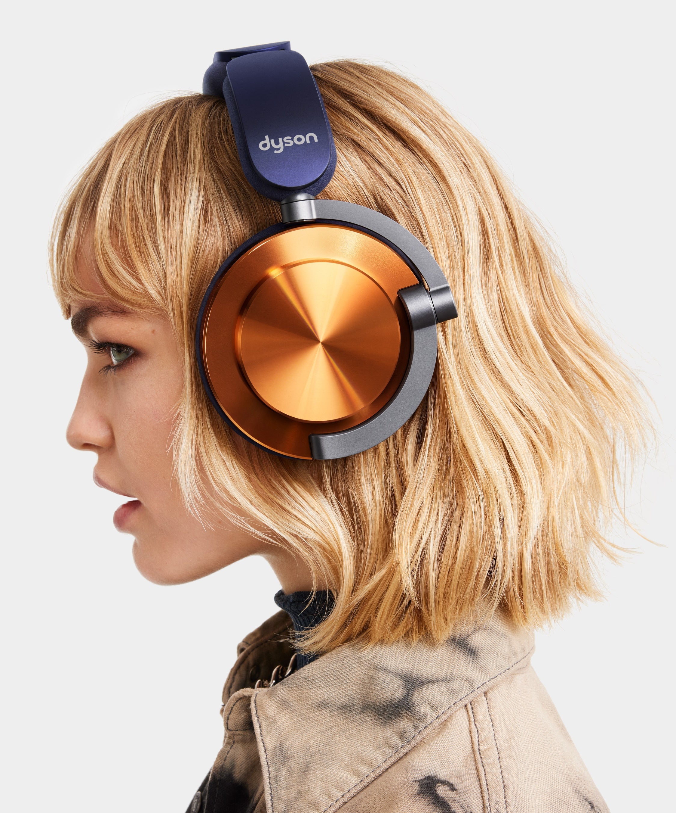 ダイソン、「Dyson OnTrac™ヘッドホン」を発表 色のカスタマイズが可能