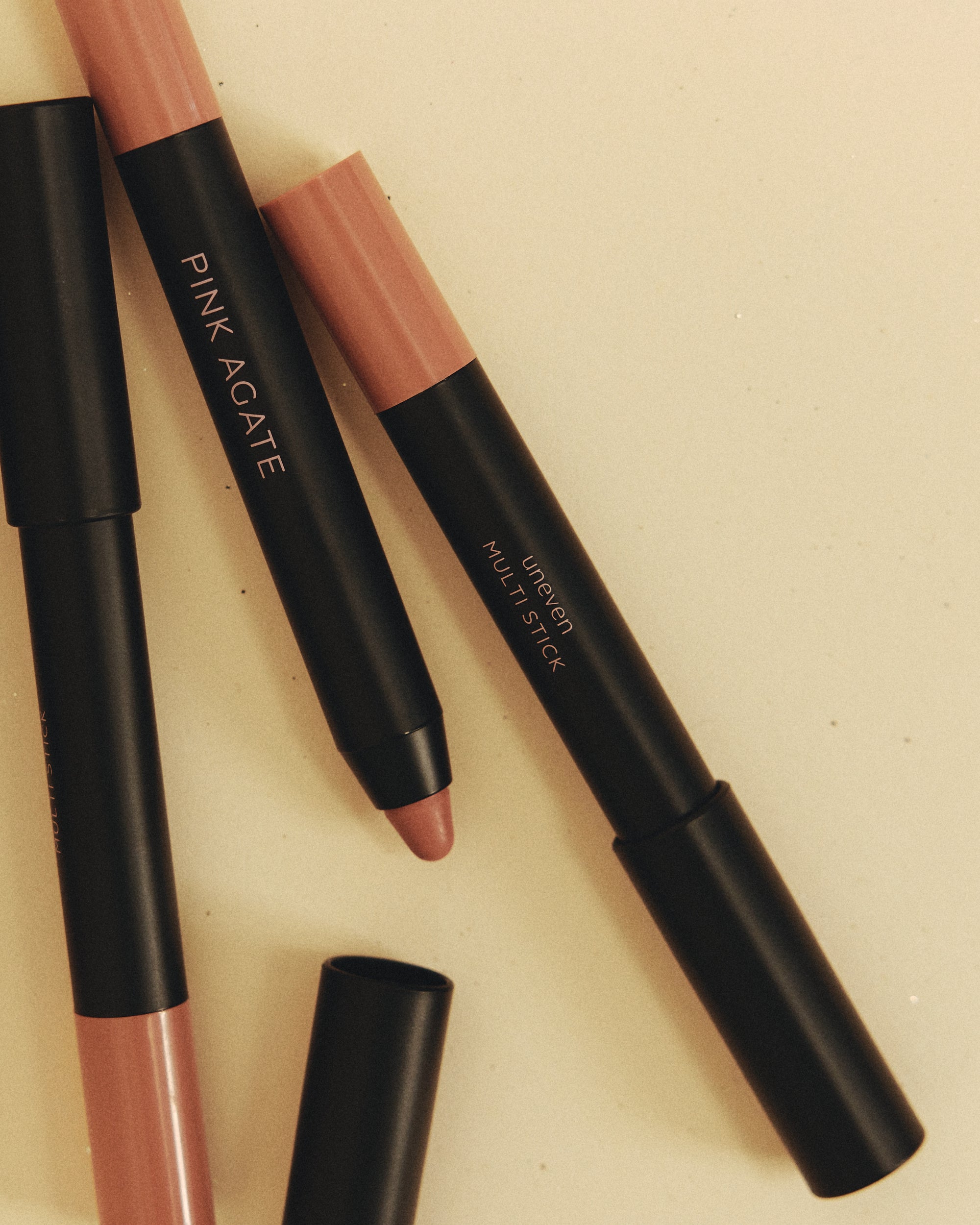 TEXTUREをテーマにTOMORROWLANDとコラボレーション。“ uneven for