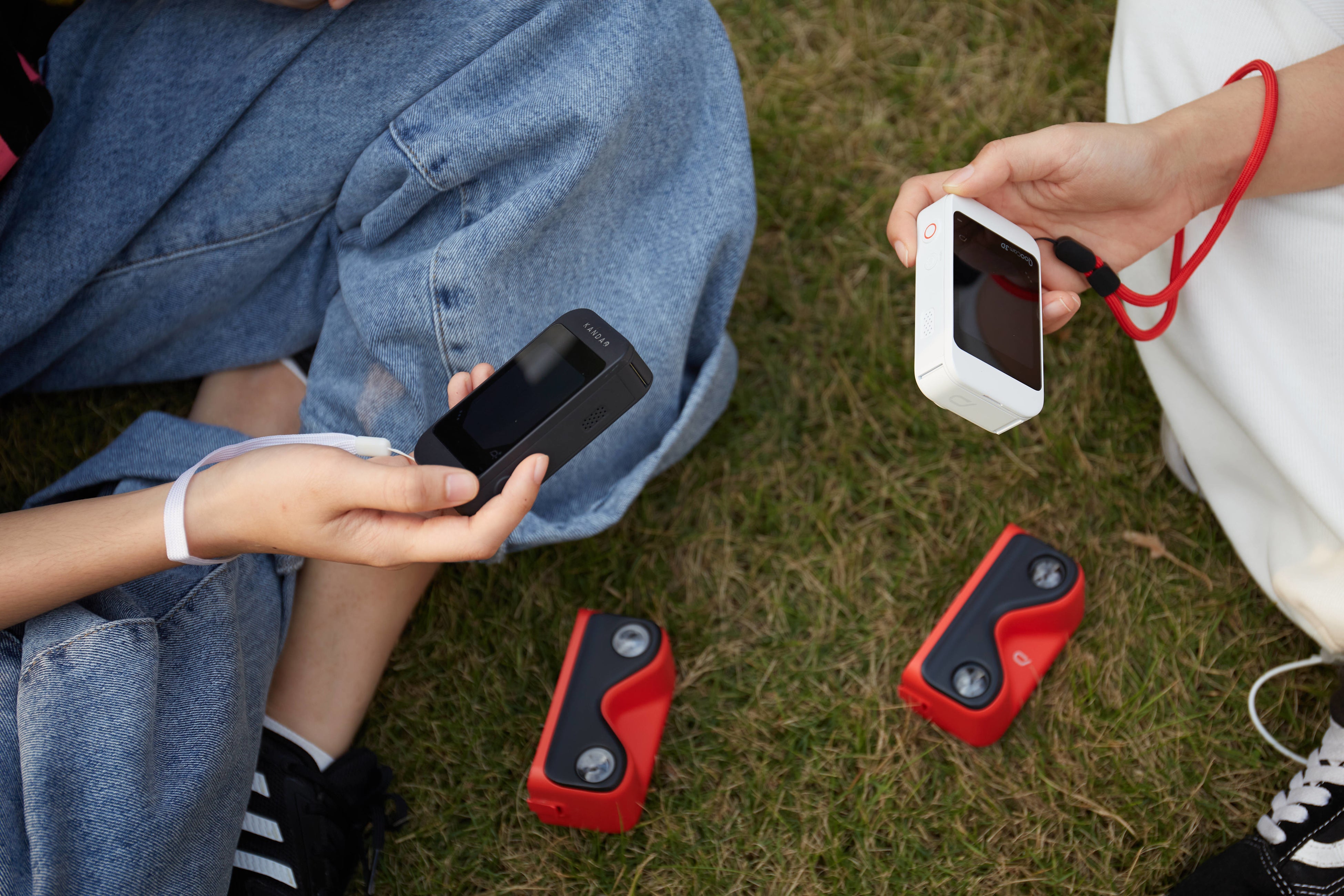 3Dコンテンツを瞬時に撮影・閲覧・編集・共有できるカメラ「QooCam EGO