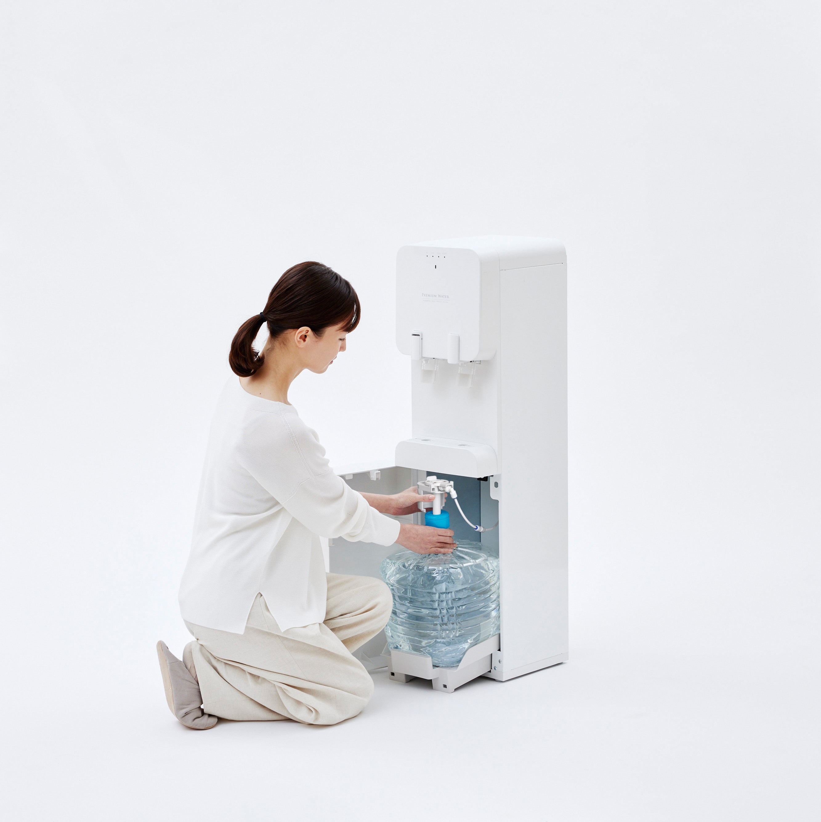 お水の交換が簡単にできるボトル下置き型の新モデル！“家族のカタチ