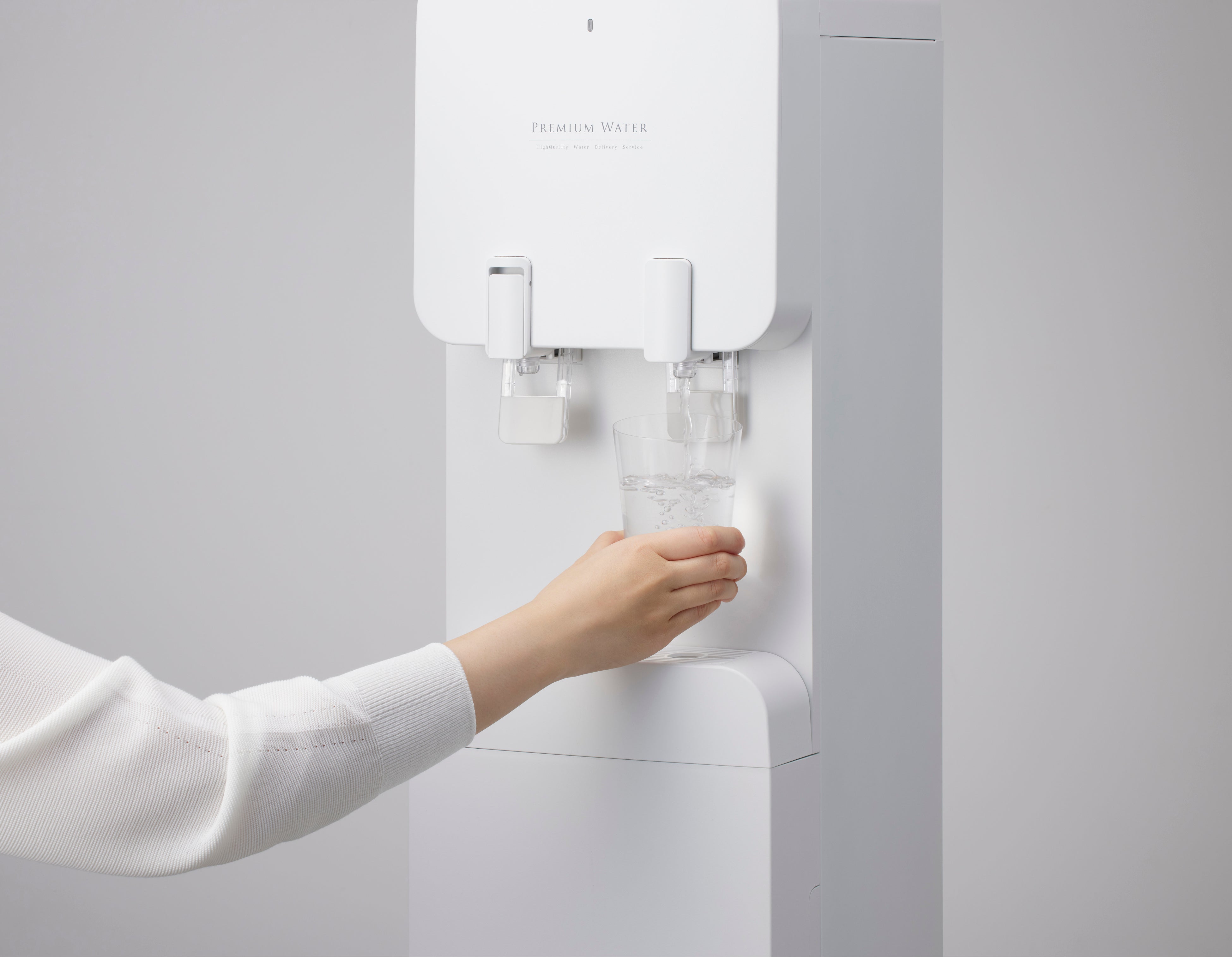 お水の交換が簡単にできるボトル下置き型の新モデル！“家族のカタチ