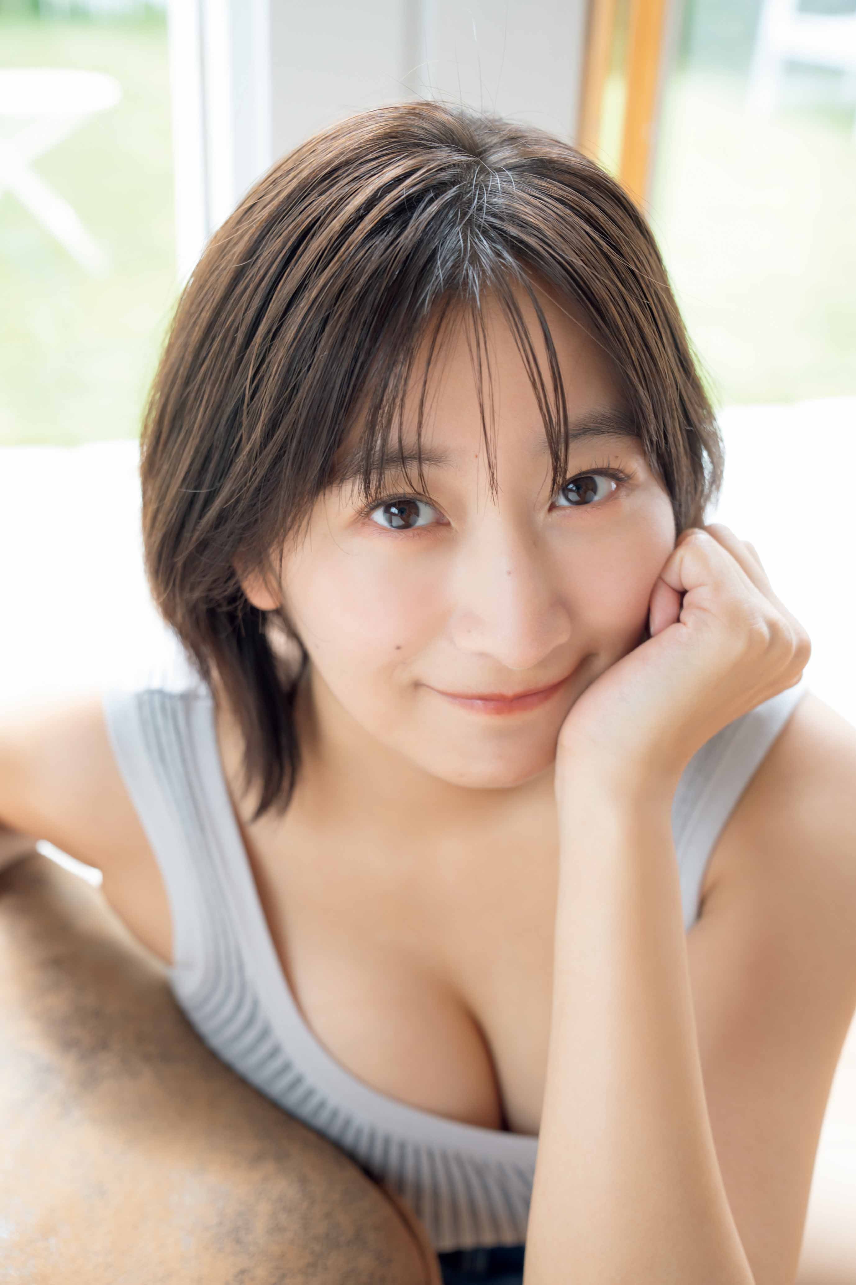 榎原依那が「ヤングアニマルWeb」に登場！ 少し髪が伸びて大人びた彼女