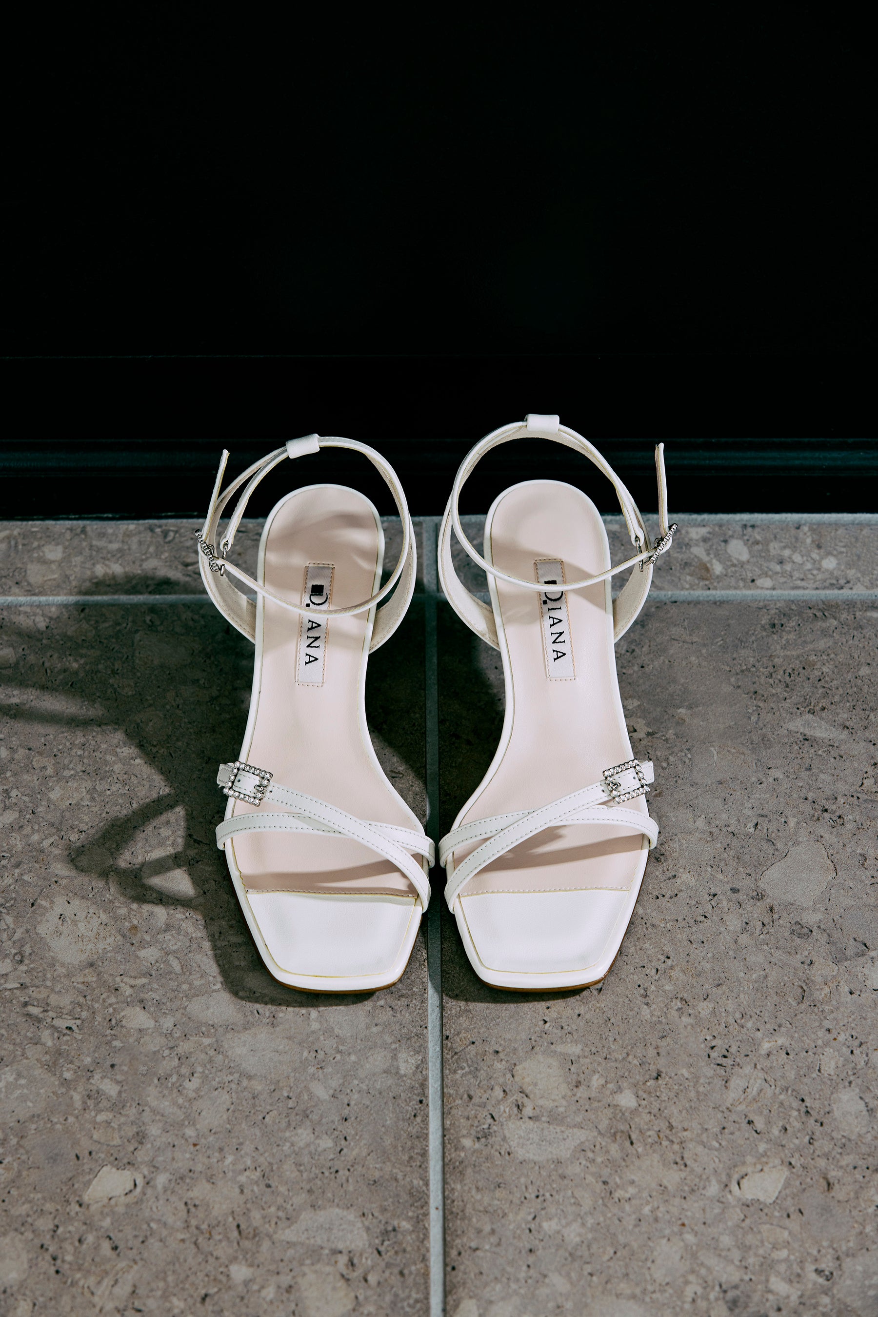 ダイアナ】今シーズンのフェミニンなムードにぴったり！ビジューが上品