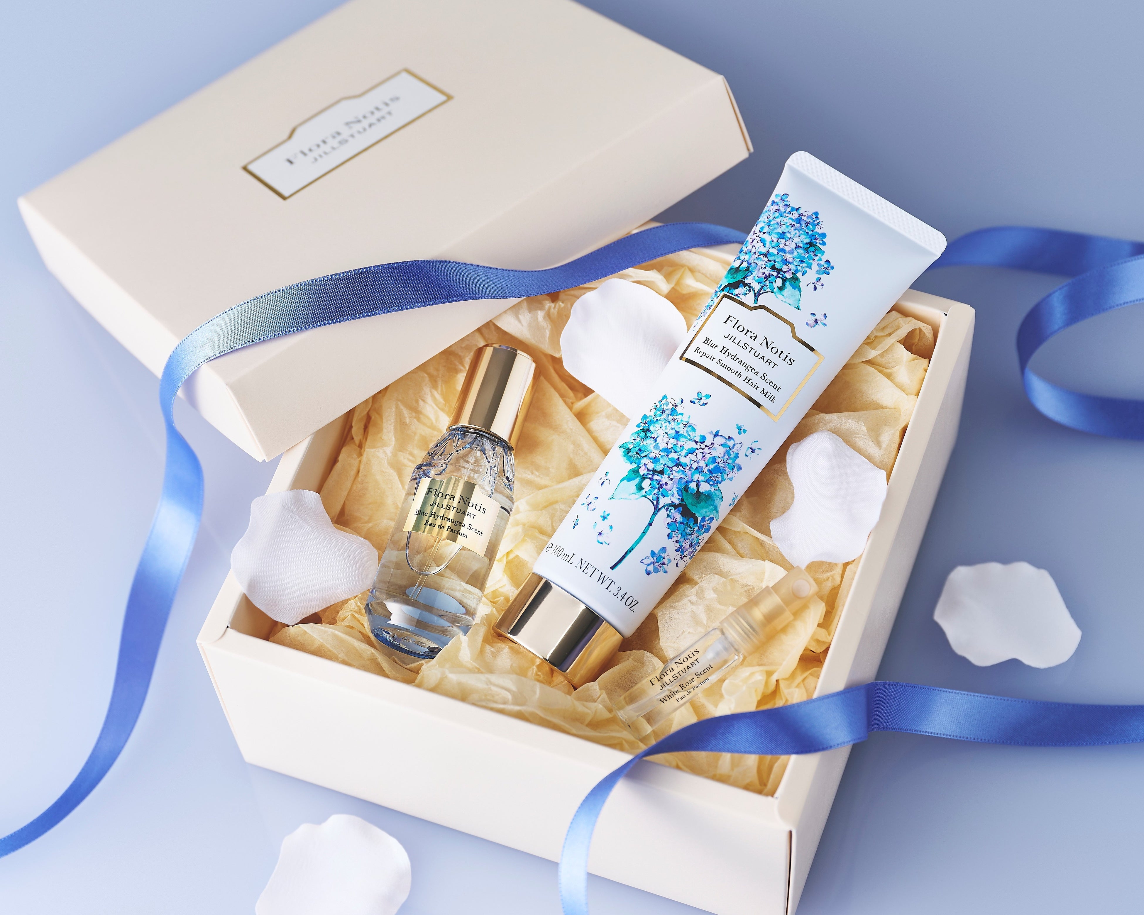 限定コレクション『ブルーハイドレンジア』が登場。雨上がりに雫を