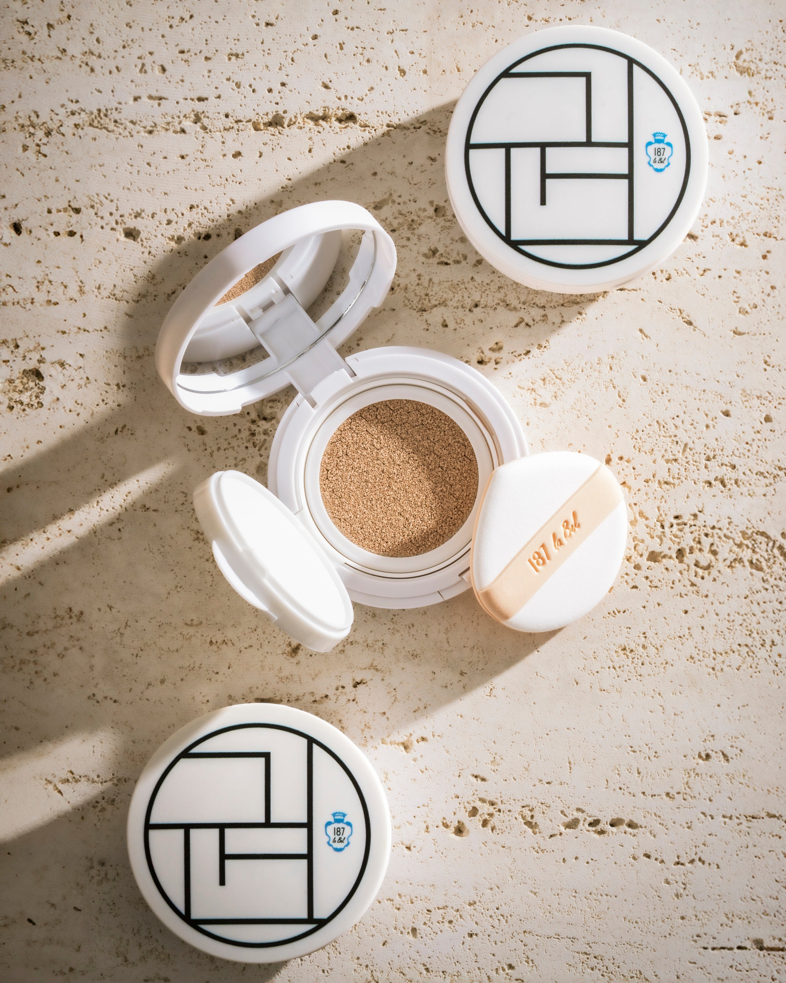 韓国で発売後,即完売！話題沸騰中の美白※1クッションファンデーション