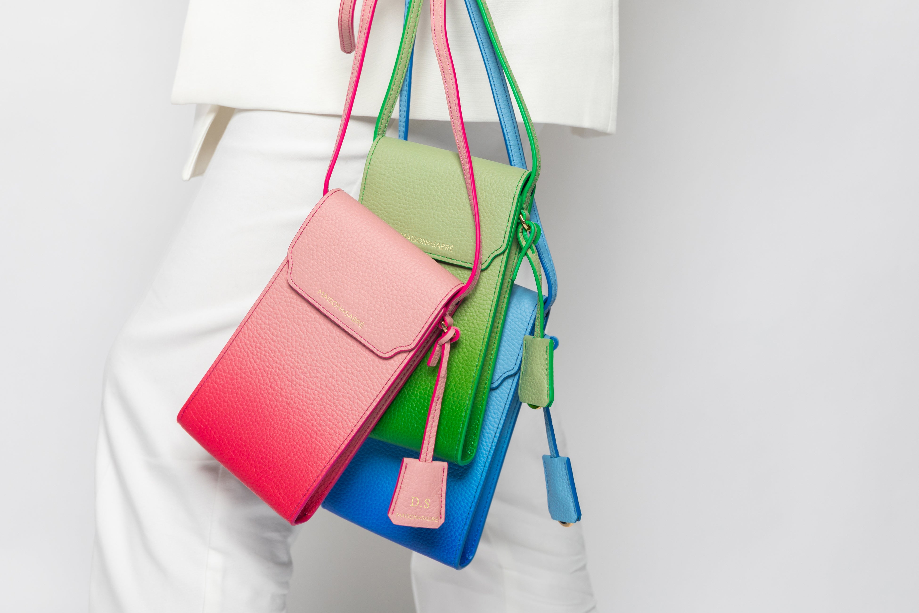 MAISON de SABRÉからパーソナライズできる 『スマホポーチ』が新発売