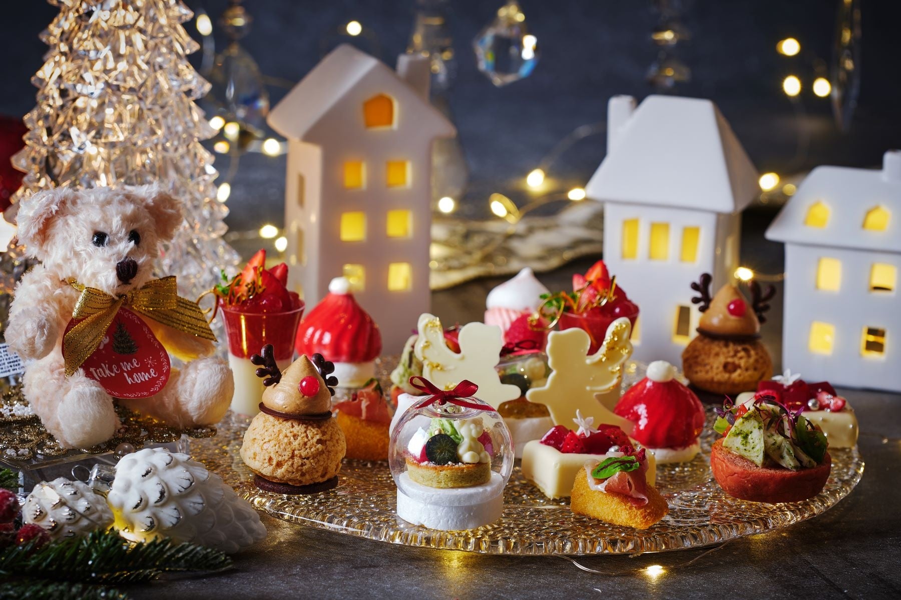 トナカイやサンタ帽、ホワイトベアのスノードームなど楽しいクリスマス