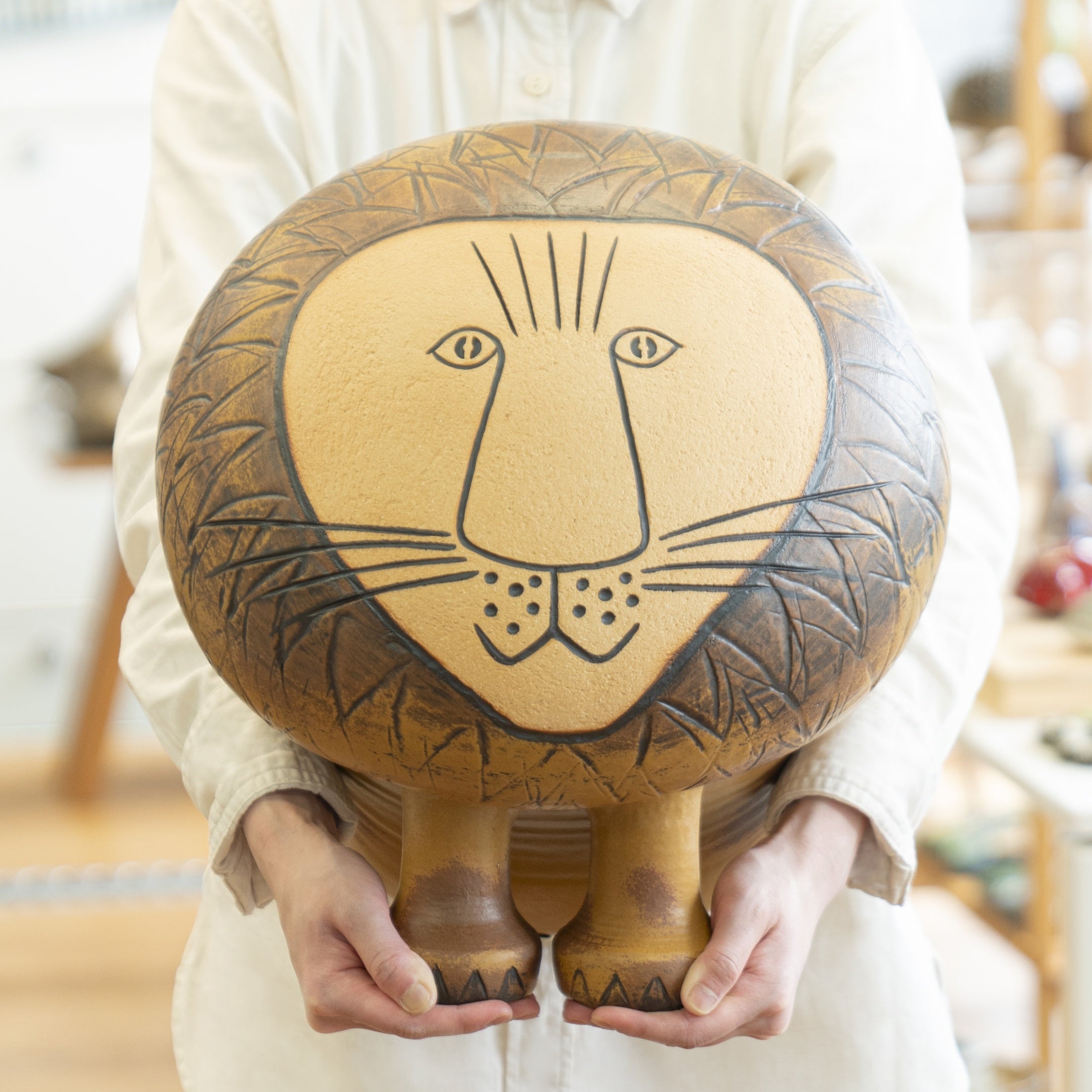 リサ・ラーソンの代表作「ライオンマキシ」、オンラインで“お顔”を