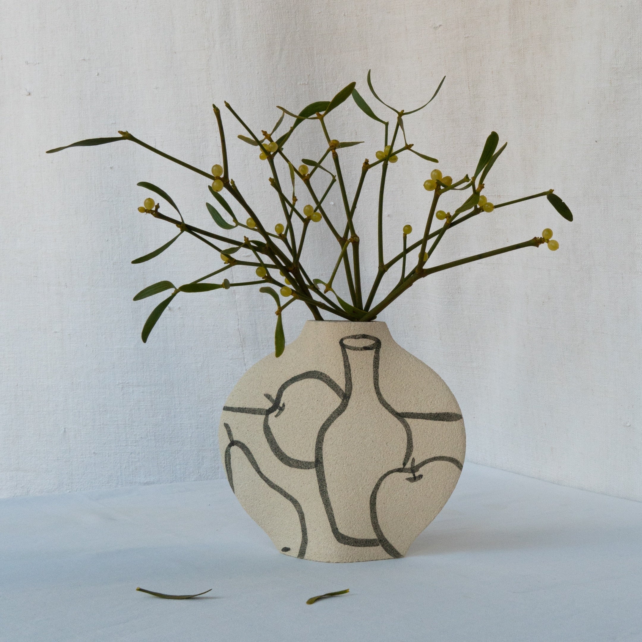 新商品】フランスから、絵画のような花瓶 | 株式会社トンカチのプレス