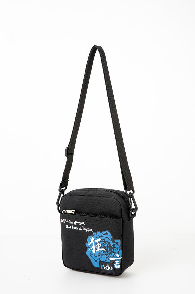 ヴェールに包まれた歌い手「Ado」とコラボしたショルダーバッグ