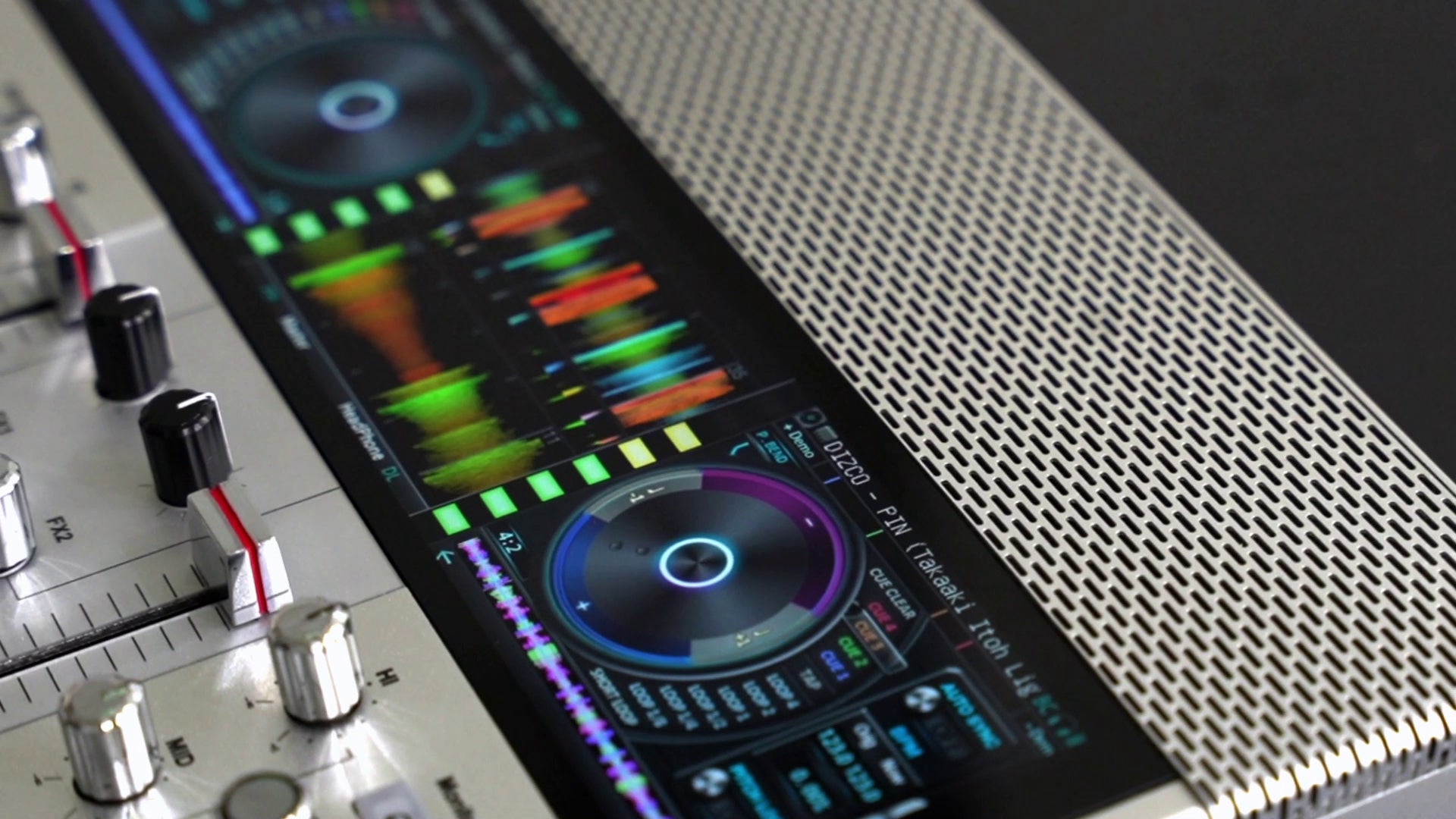 これ1台でDJプレイができる！A4サイズのポータブルDJマシン「FJ1