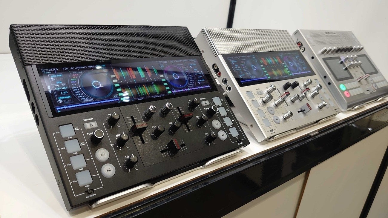 A4サイズのポータブルDJマシン「FJ1」がMakuake・スピーカータグ歴代1