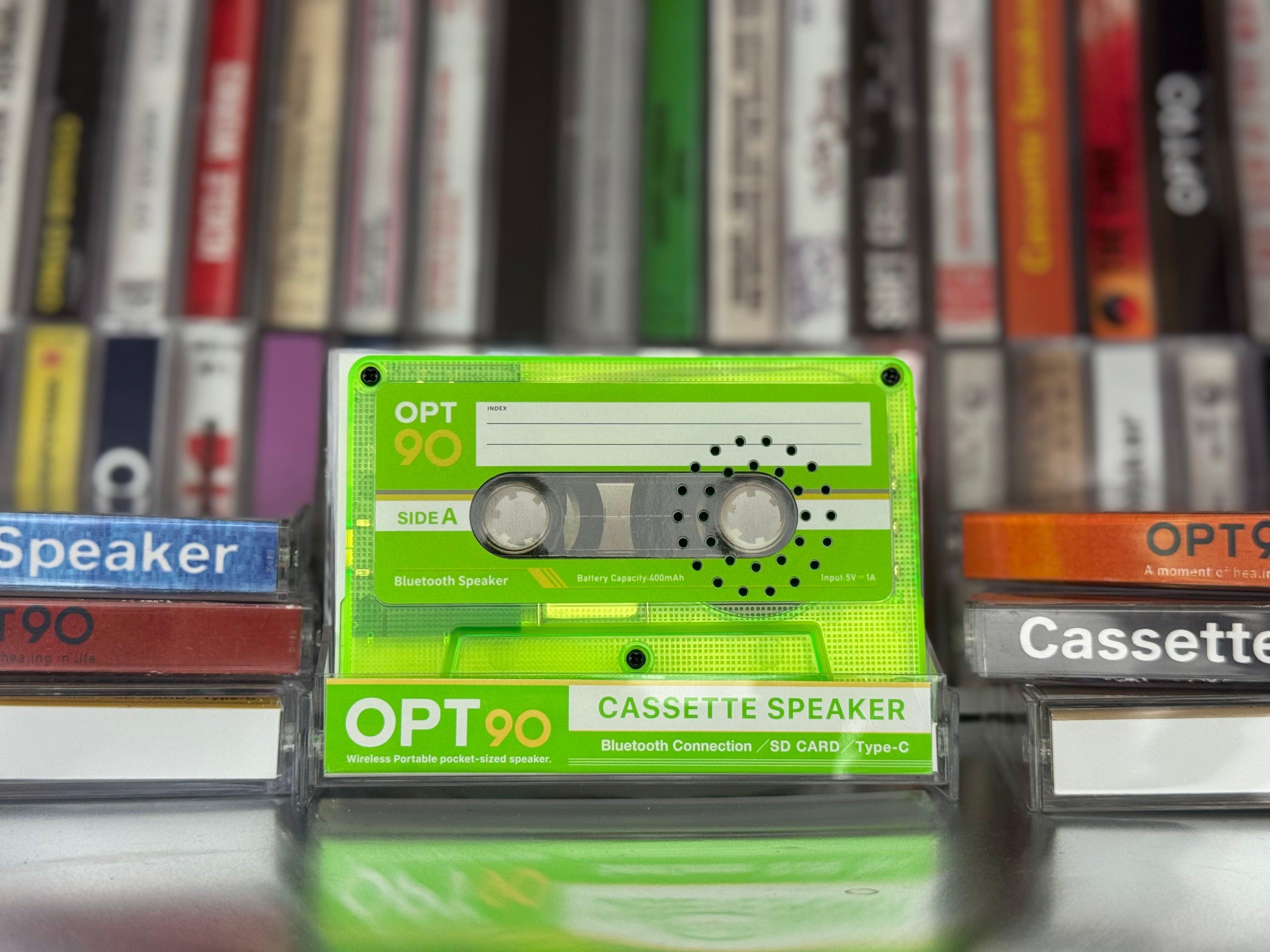 レトロな魅力、再び。カセットテープのデザインを再現したBluetooth