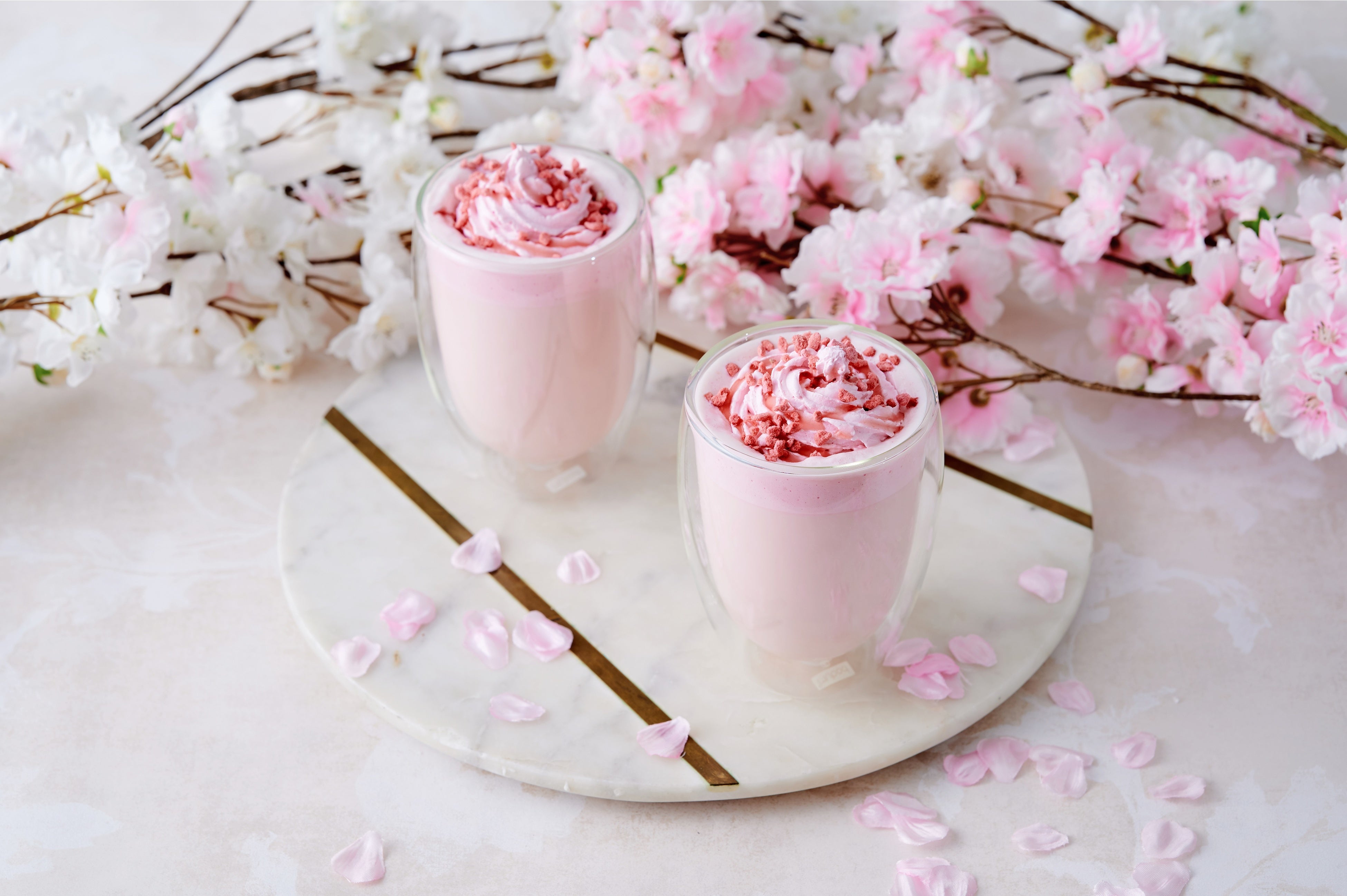 桜のカクテル3種類が登場 | 株式会社ベストホスピタリティー