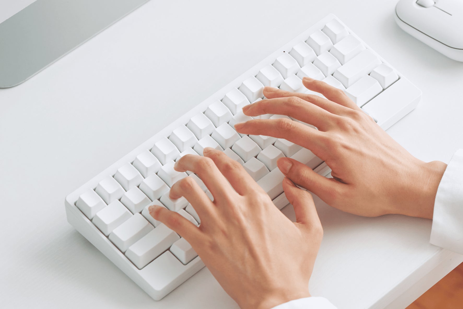 HHKB Professional HYBRID Type-S 雪」を販売開始 | 株式会社PFUの