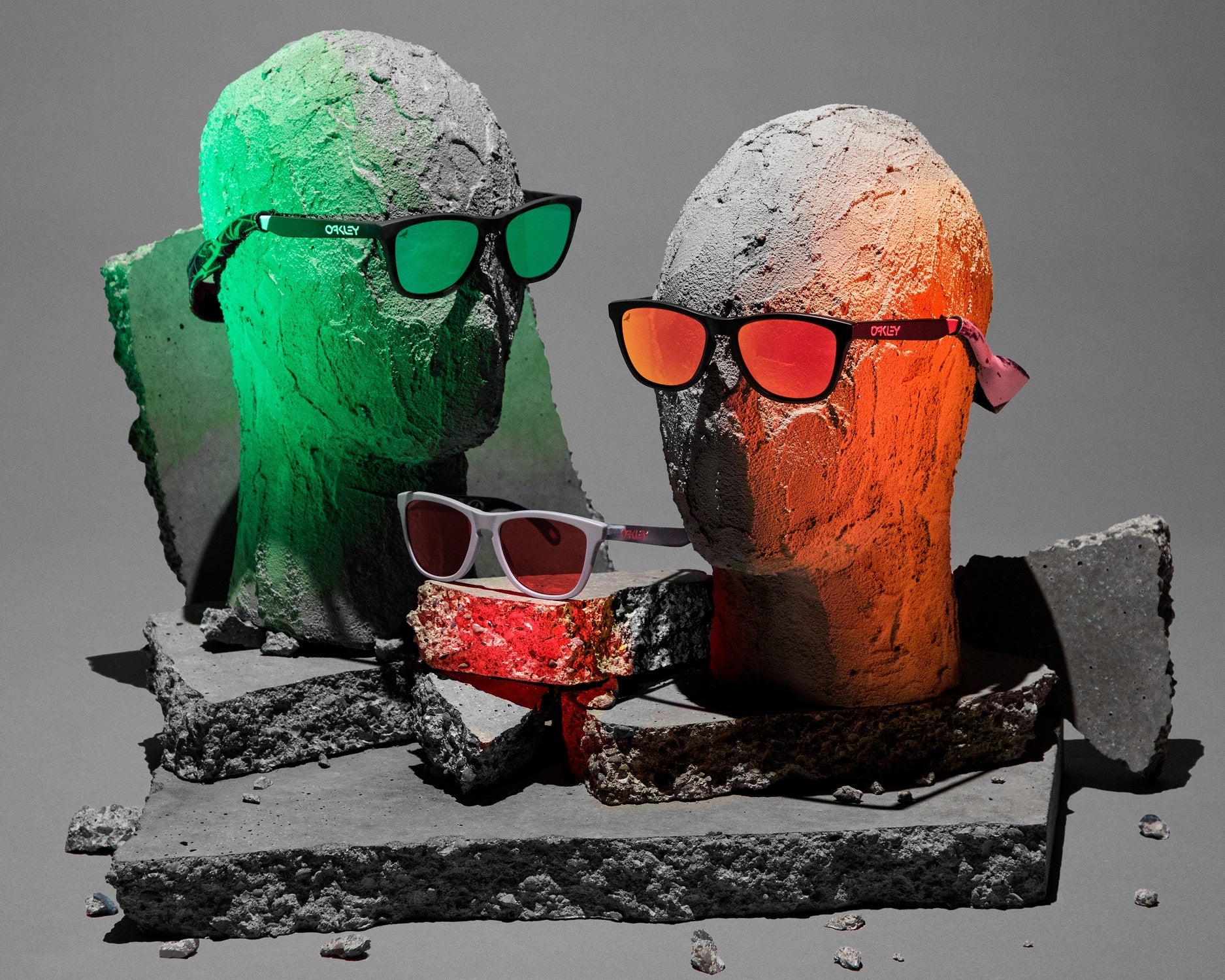 FROG, MEET PIGEON: OAKLEY®、STAPLEとの限定FROGSKINS™コレクションを