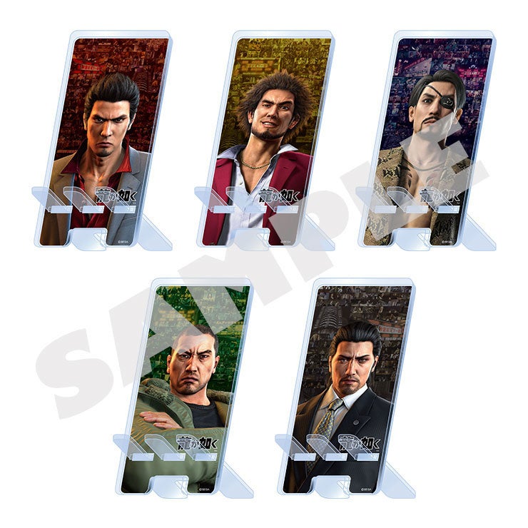 新宿・歌舞伎町の『龍が如く』グッズ自動販売機でスクエアキーホルダー