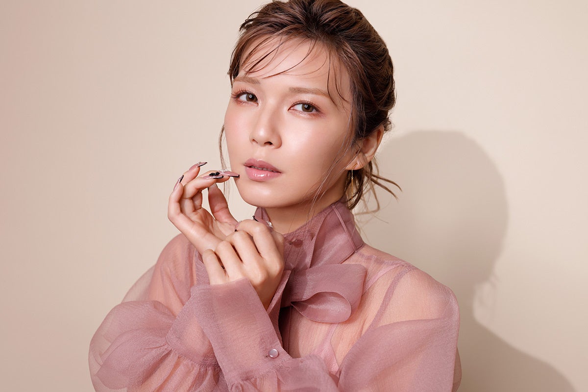 シリーズ累計販売数40万個突破〉宇野実彩子（AAA）プロデュースコスメ