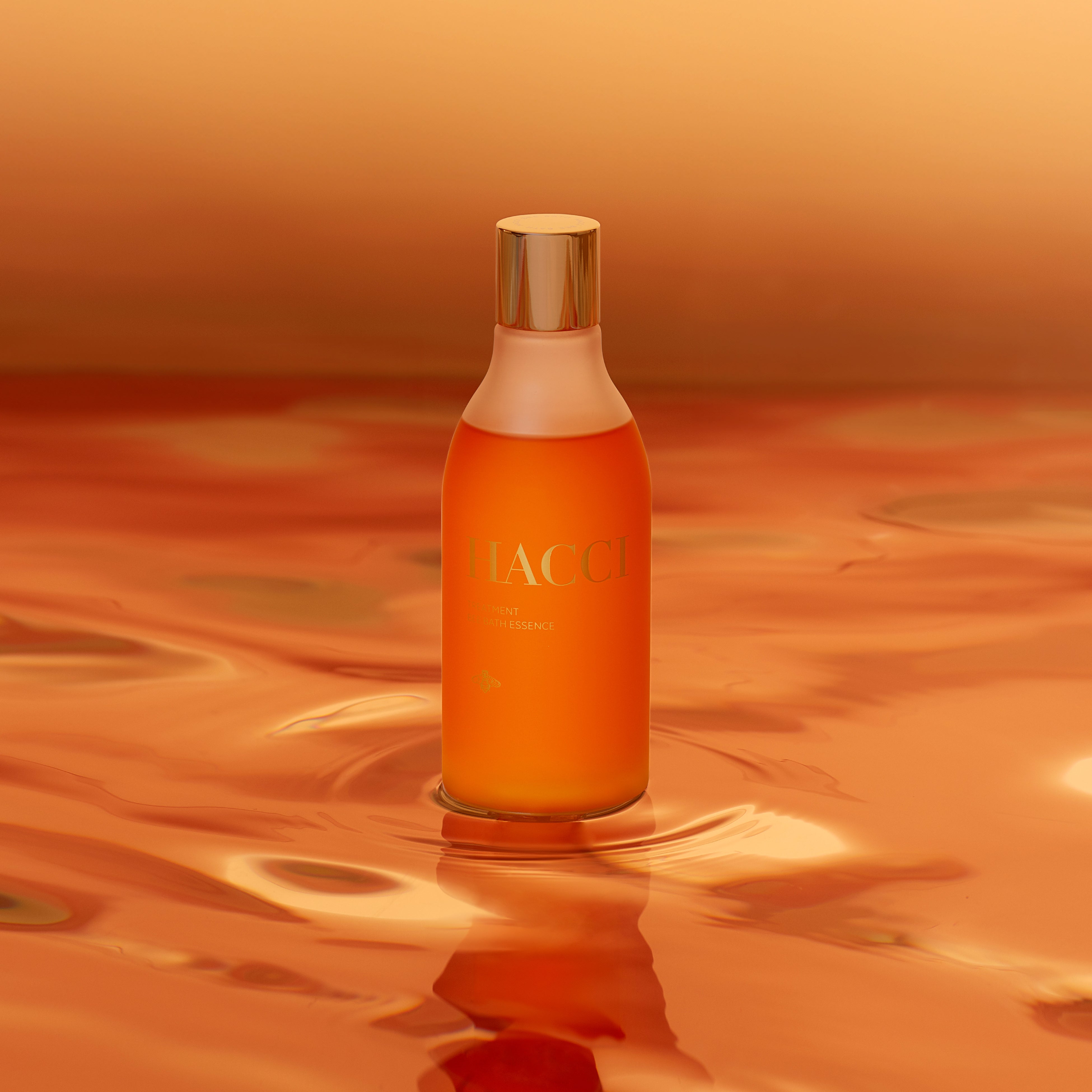 浸かる美容液。HACCI トリートメント BEE バスエッセンス、11月14日