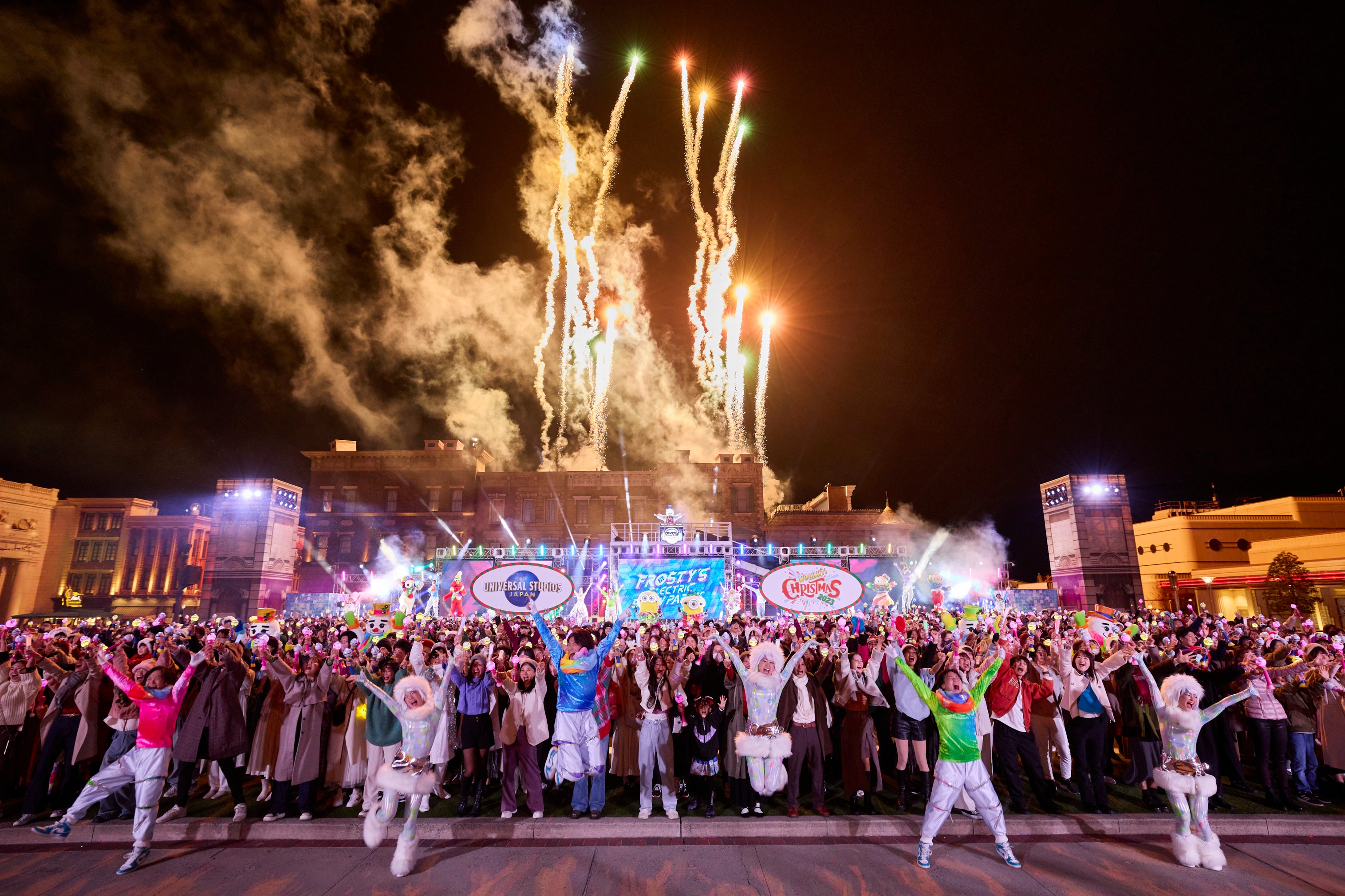 ゲスト参加型の“超刺激的な”パークの冬を先行公開新クリスマス・ライブ