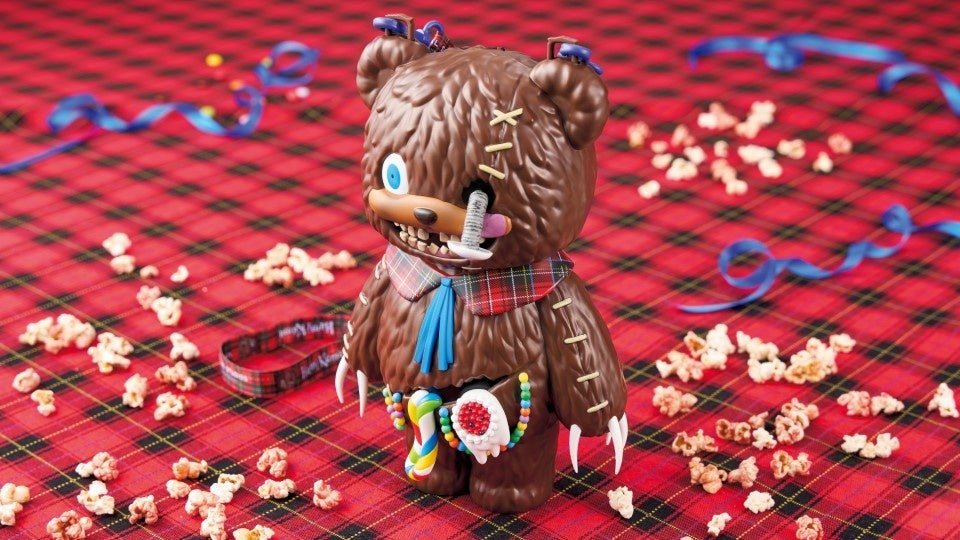 愛らしいけど激しく“はみ出す”不気味なクマ「ハミクマ」今秋