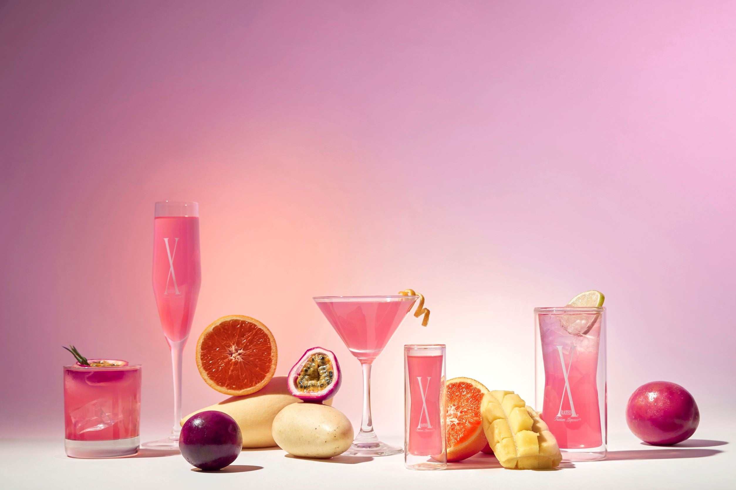 ビビッドで華やかなピンクのリキュール 