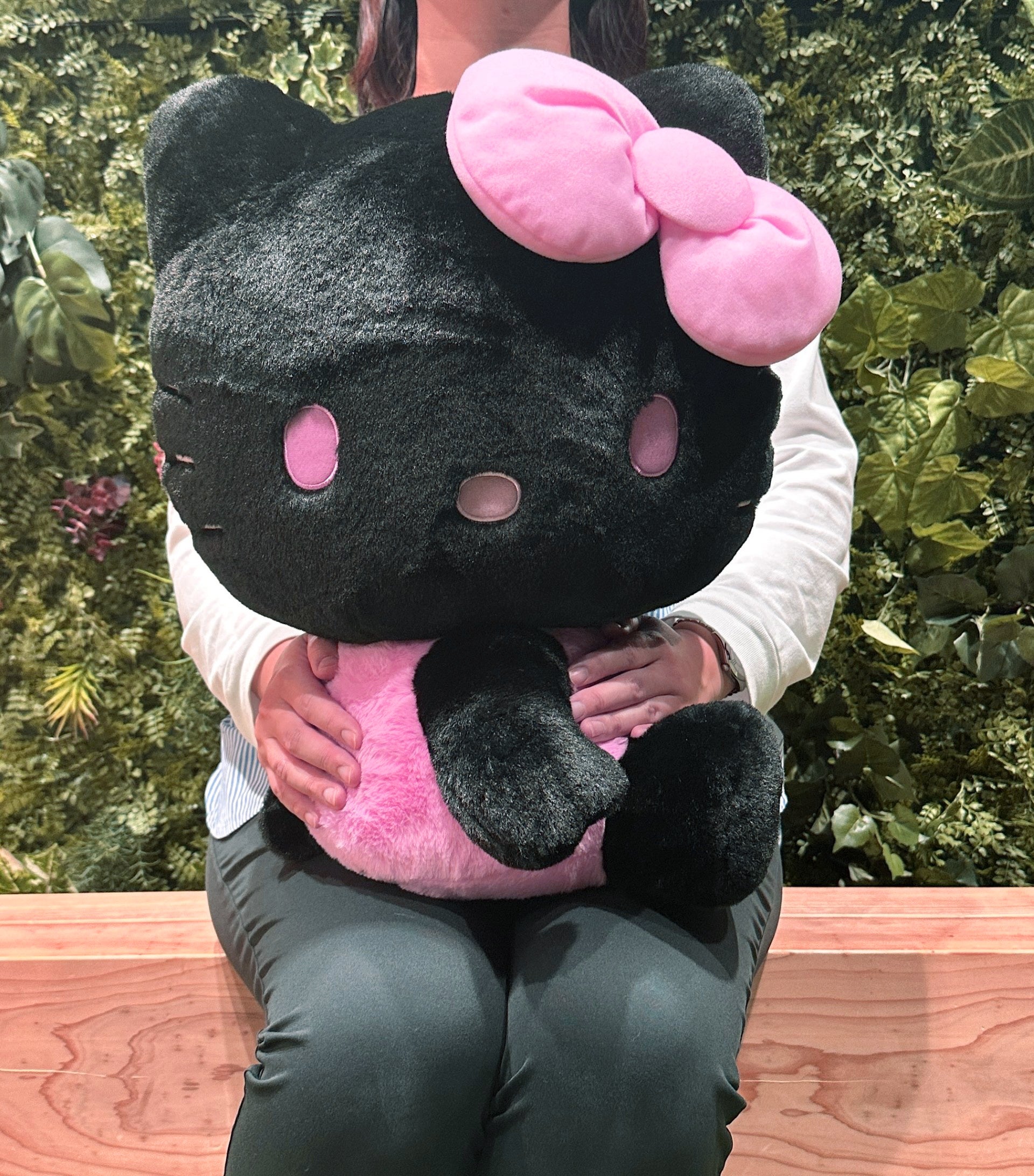 ハローキティ」約42cmのビッグサイズのぬいぐるみが登場！『ハロー