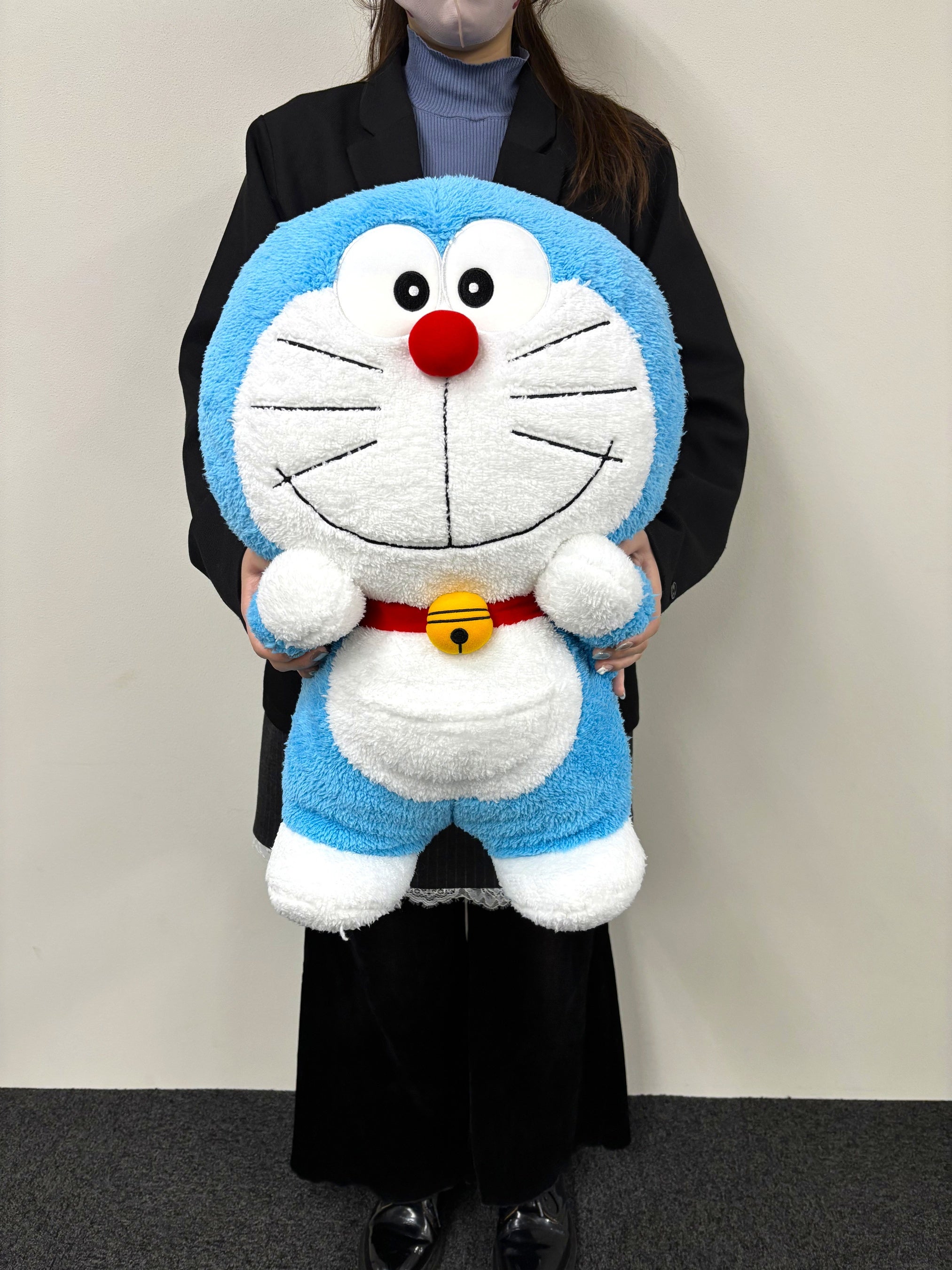 全長約55cmの特大サイズ！『ドラえもん』のプライズが登場 かわいい