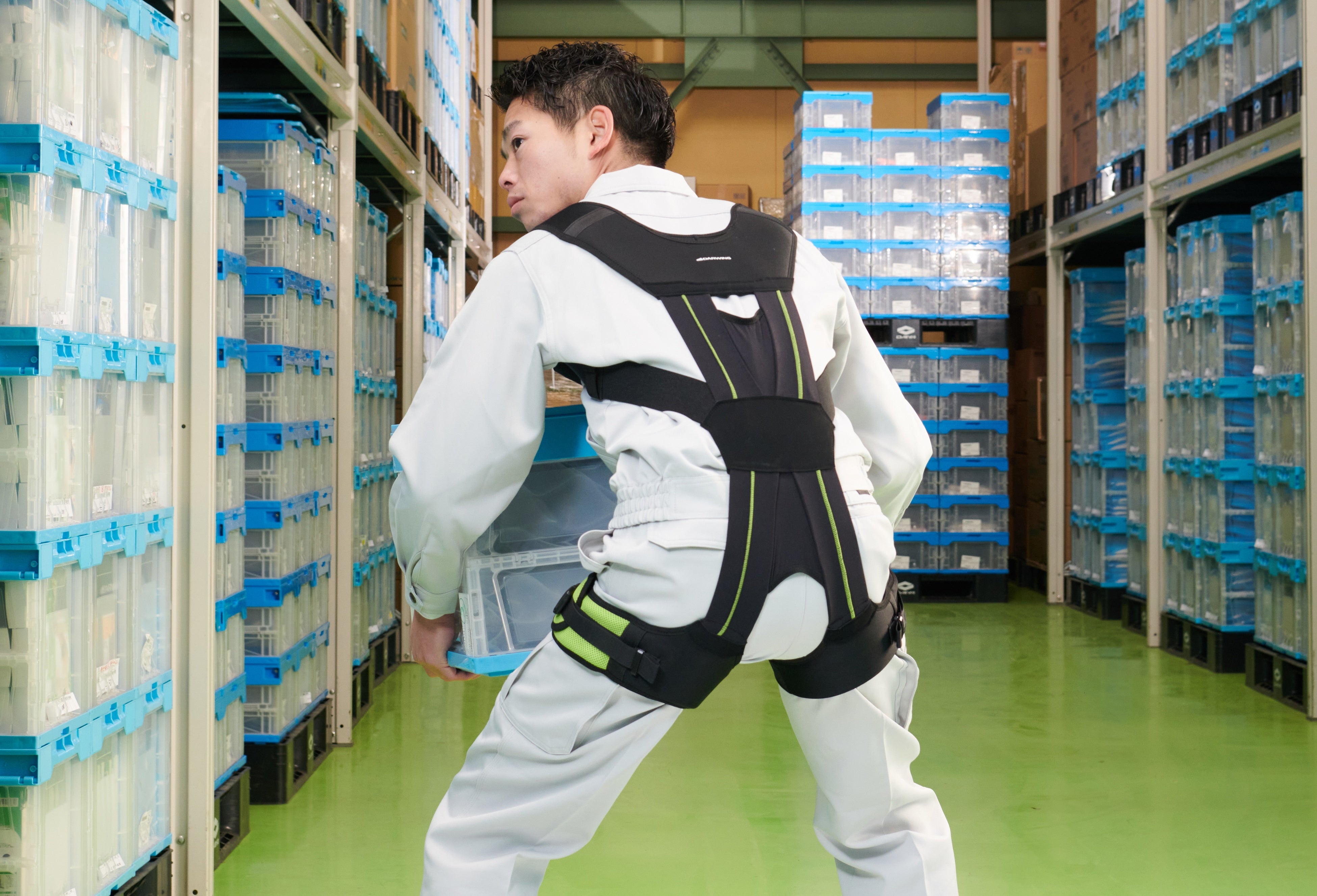 ダイヤ工業、第5回関西物流展にて、まるで衣服のような最新アシスト