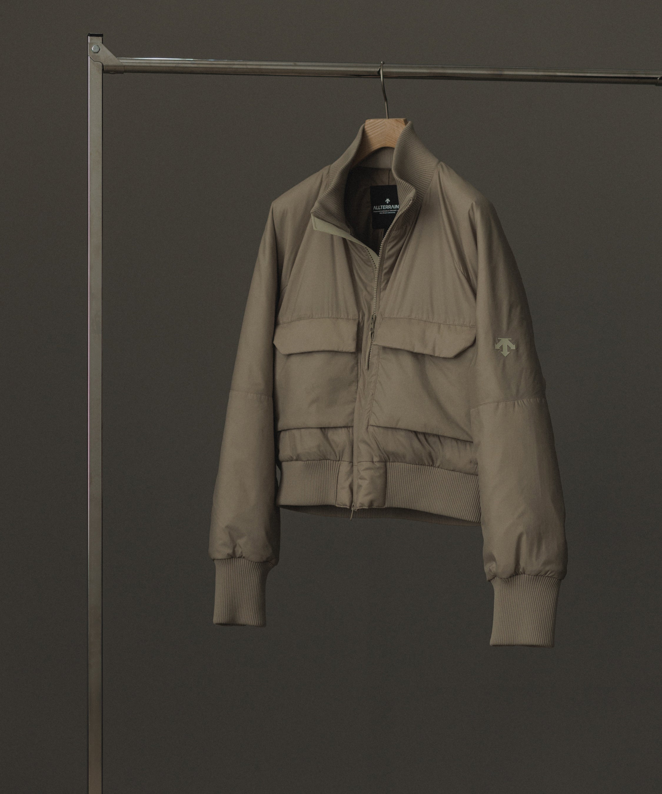 SALON adam et ropé」から、「DESCENTE ALLTERRAIN81」に初別注 | 株式