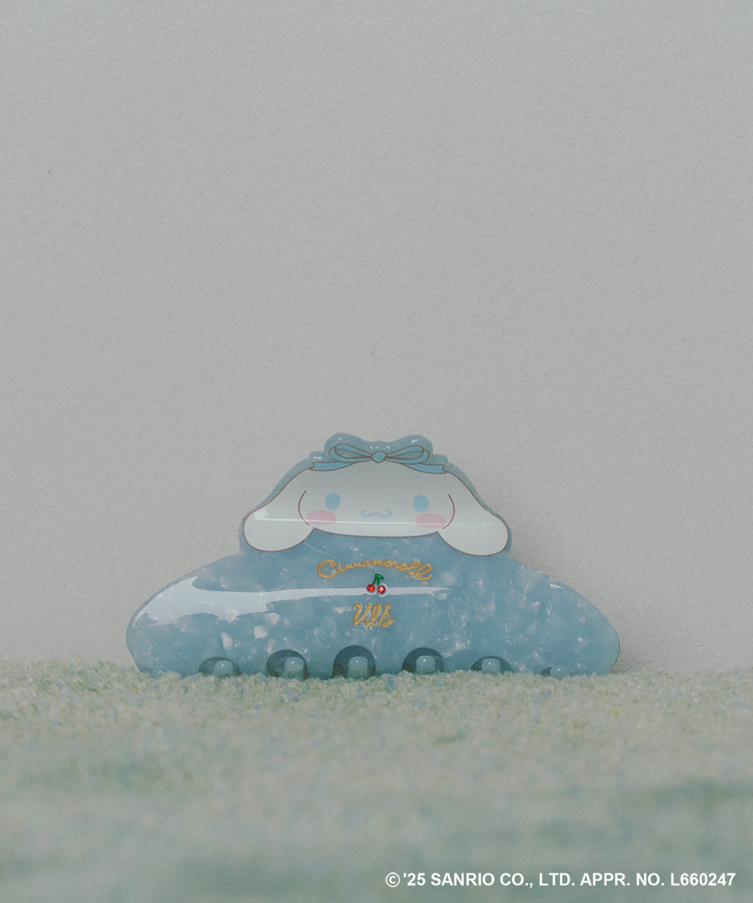 シナモロール×VIS、夢の初コラボ♡ “チェリーをぎゅっと抱えて、もっと