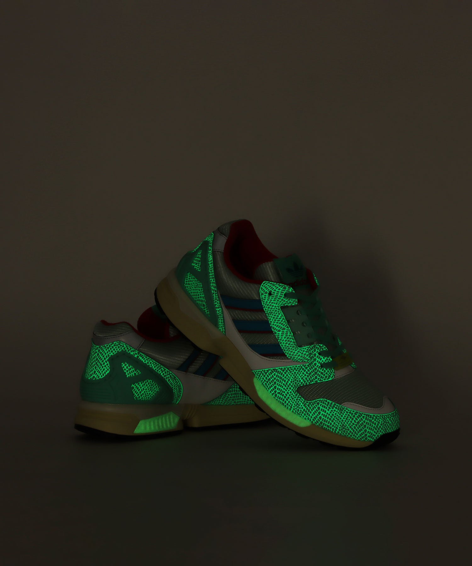 atmos」と「adidas Originals」の名作別注シリーズ”ZX 8000 G-SNK”の11