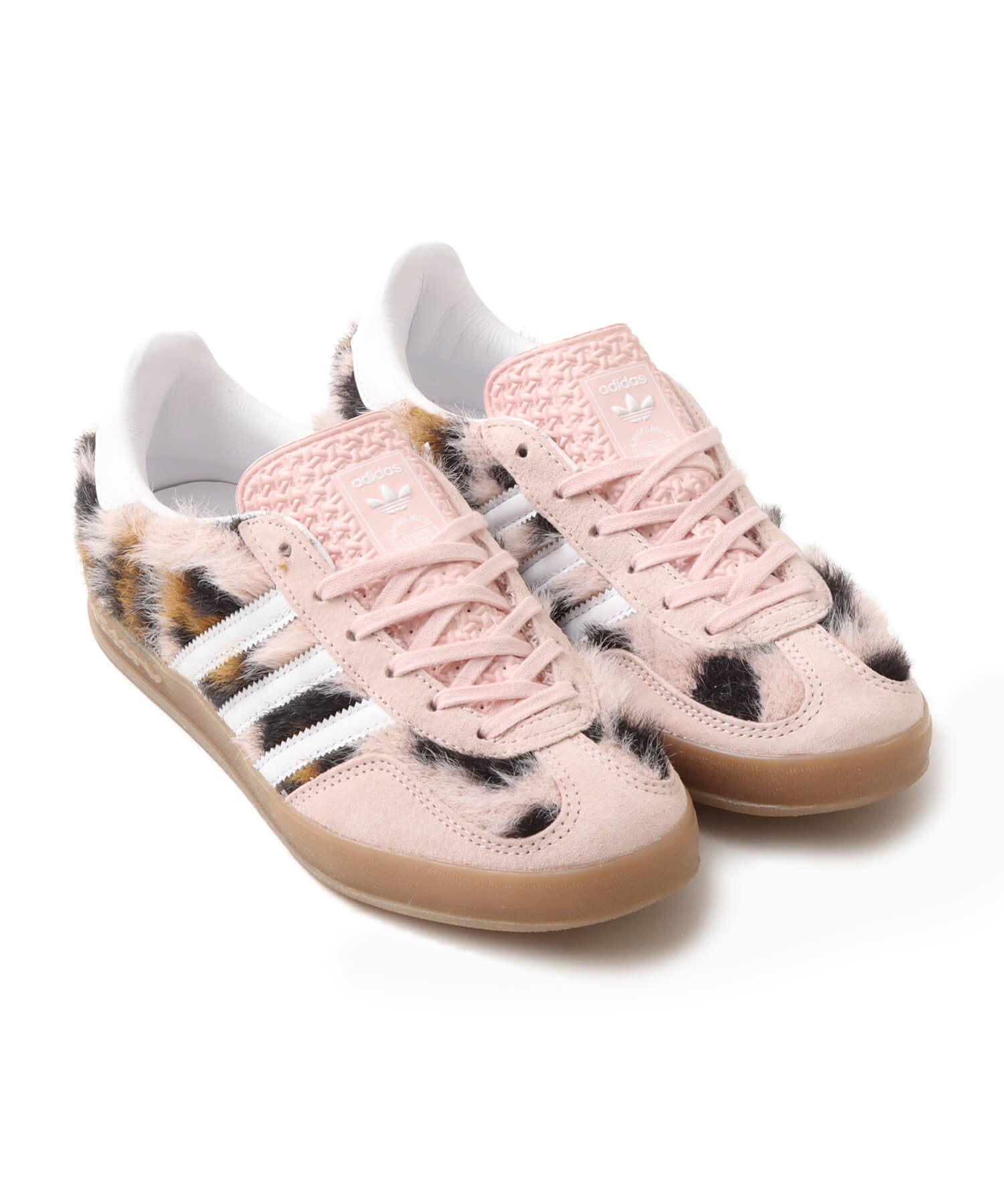 atmos pink」と「adidas Originals」の最新コラボレーションモデルが