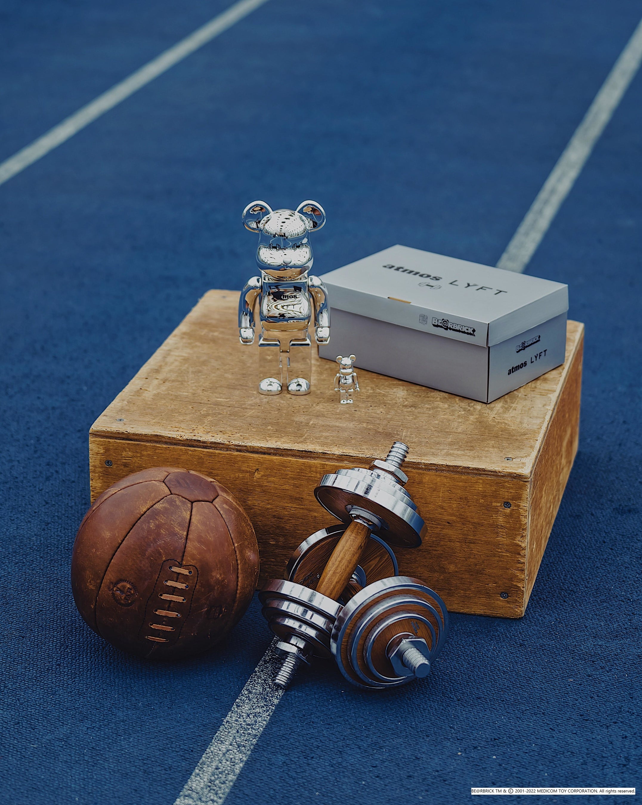 atmos」とフィットネスアパレルブランド「LÝFT」、「BE＠RBRICK」の